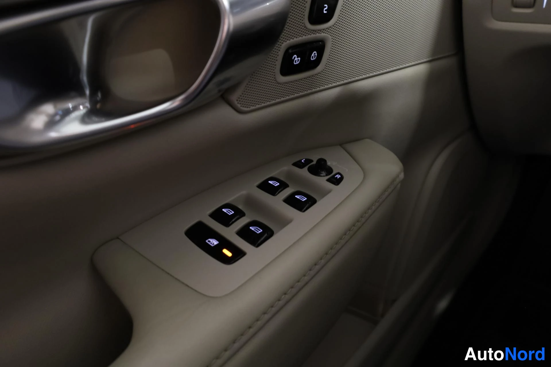 Beige Volvo S90 2016, yksityiskohta, kuva 26