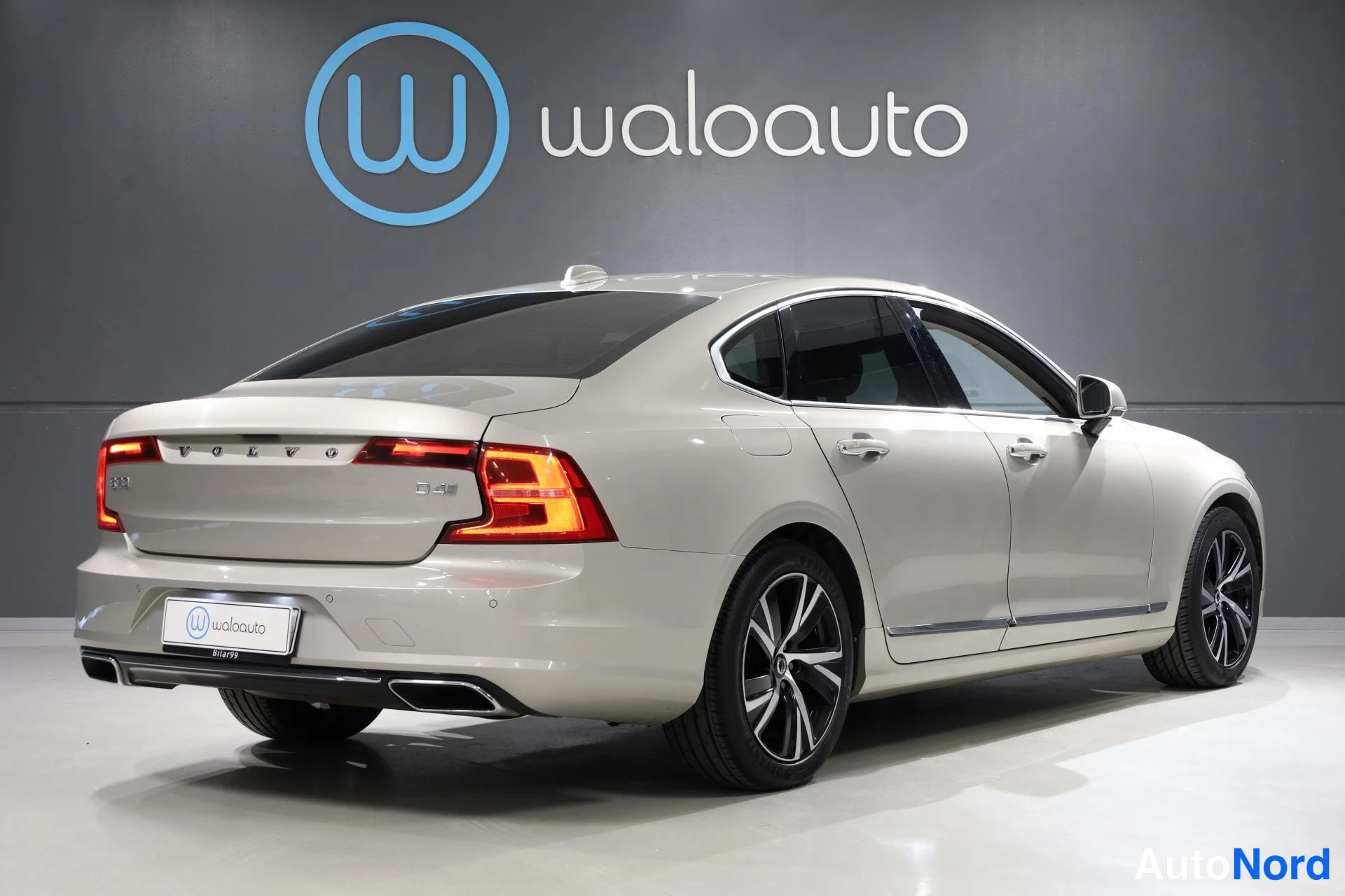 Beige Volvo S90 2016, takaviisto, kuva 7