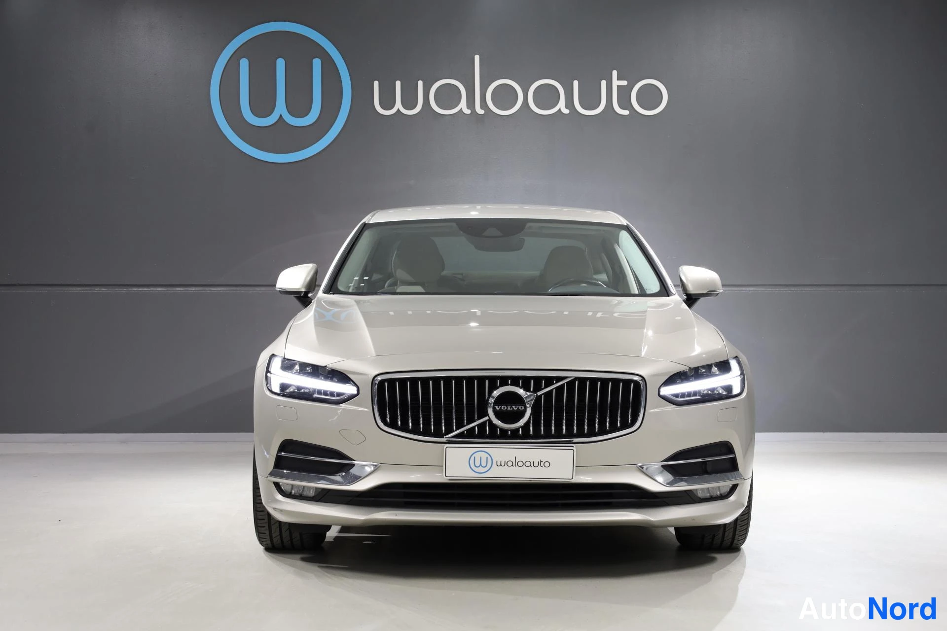 Beige Volvo S90 2016, edestä, kuva 4