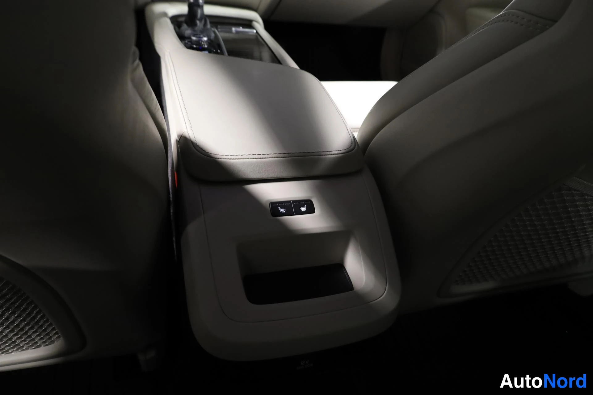 Beige Volvo S90 2016, yksityiskohta, kuva 16