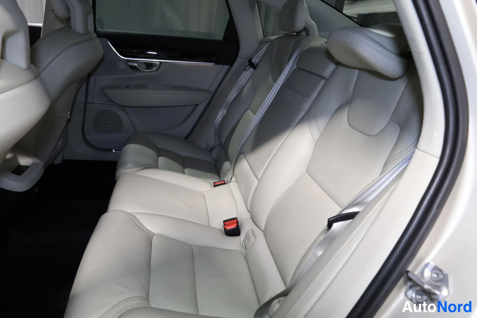Beige Volvo S90 2016, takaistuimet, kuva 15
