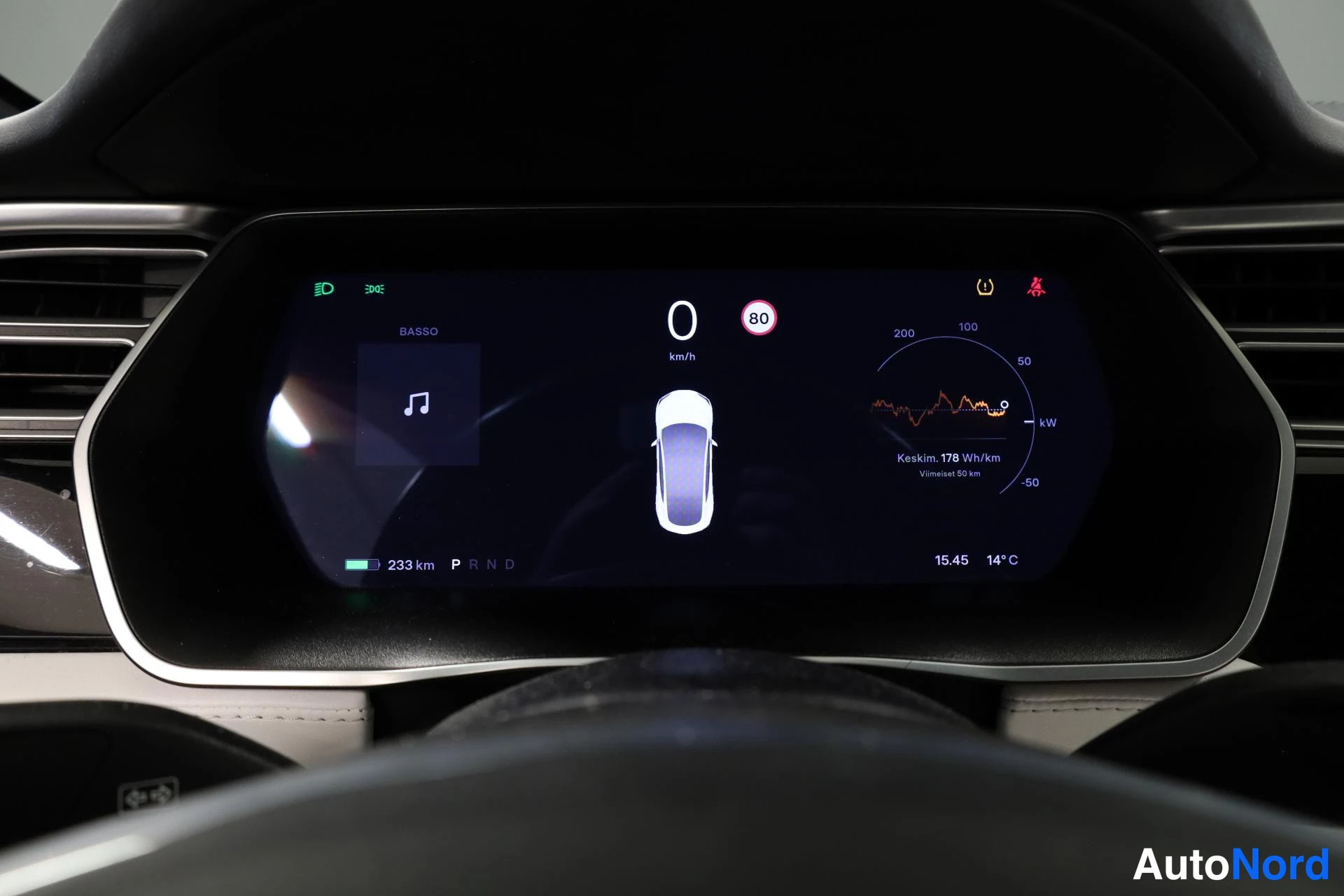 Valkoinen Tesla Model S 2018, yksityiskohta, kuva 19