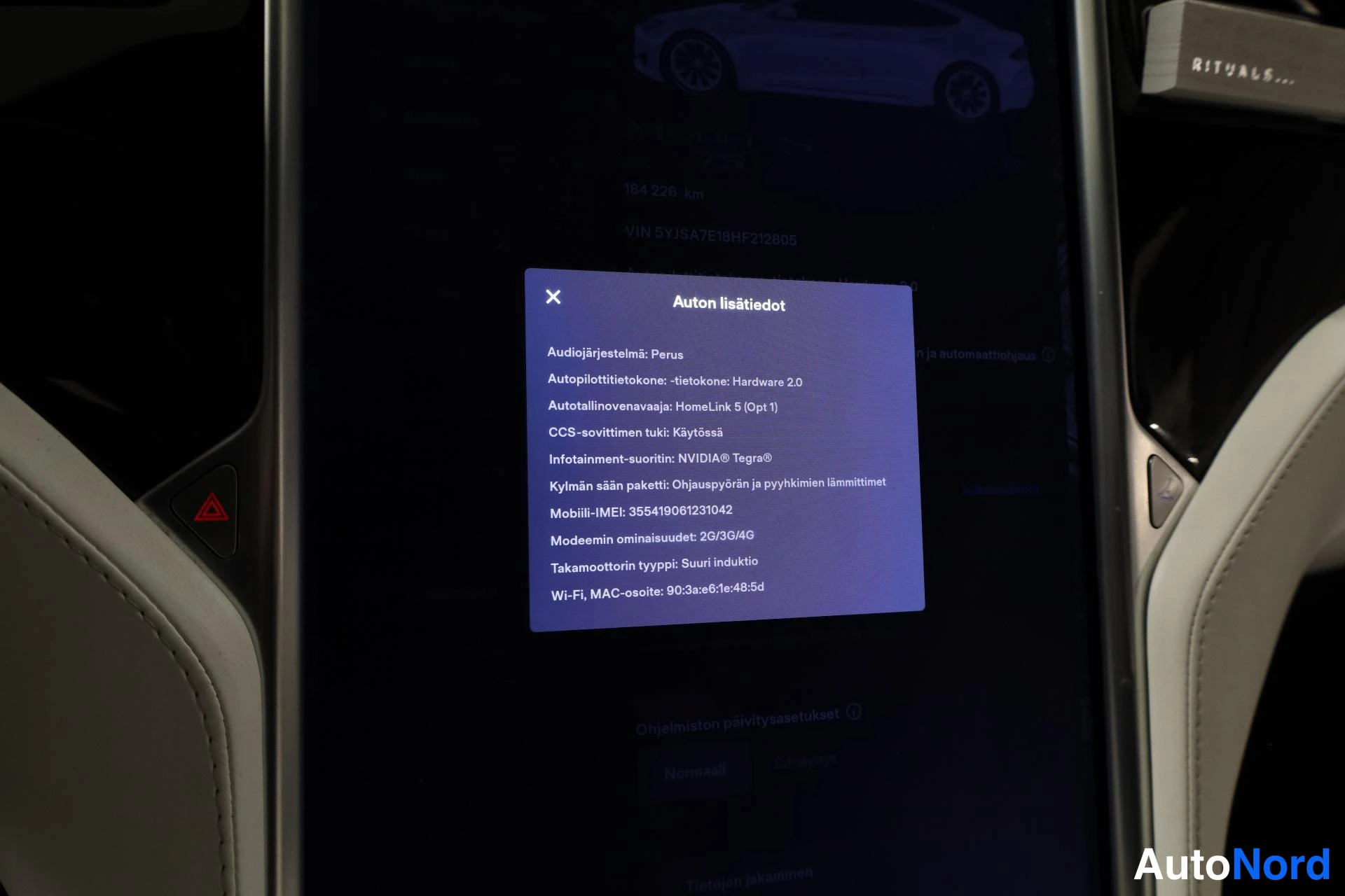 Valkoinen Tesla Model S 2018, yksityiskohta, kuva 20