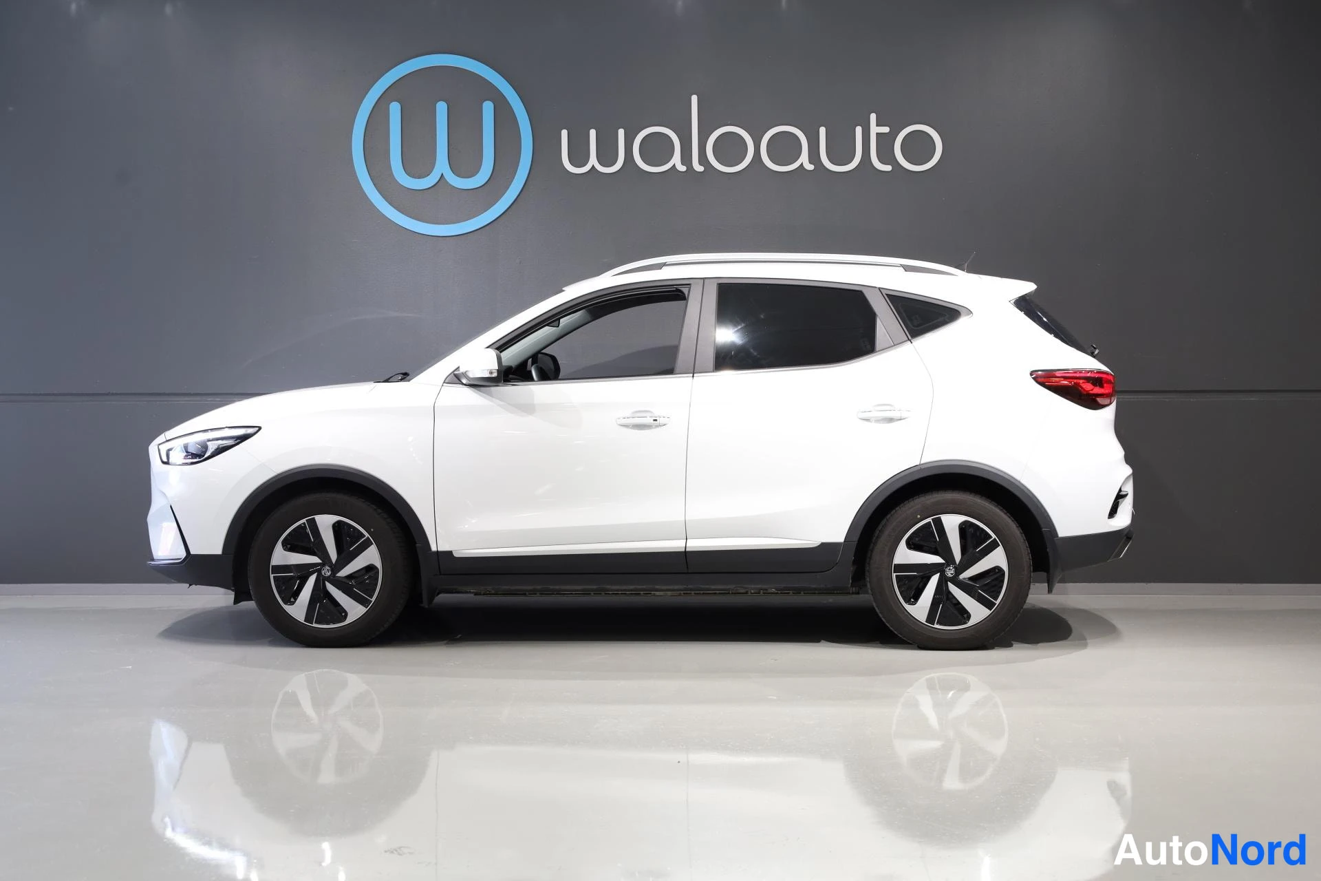 Valkoinen MG ZS 2023, sivulta, kuva 5