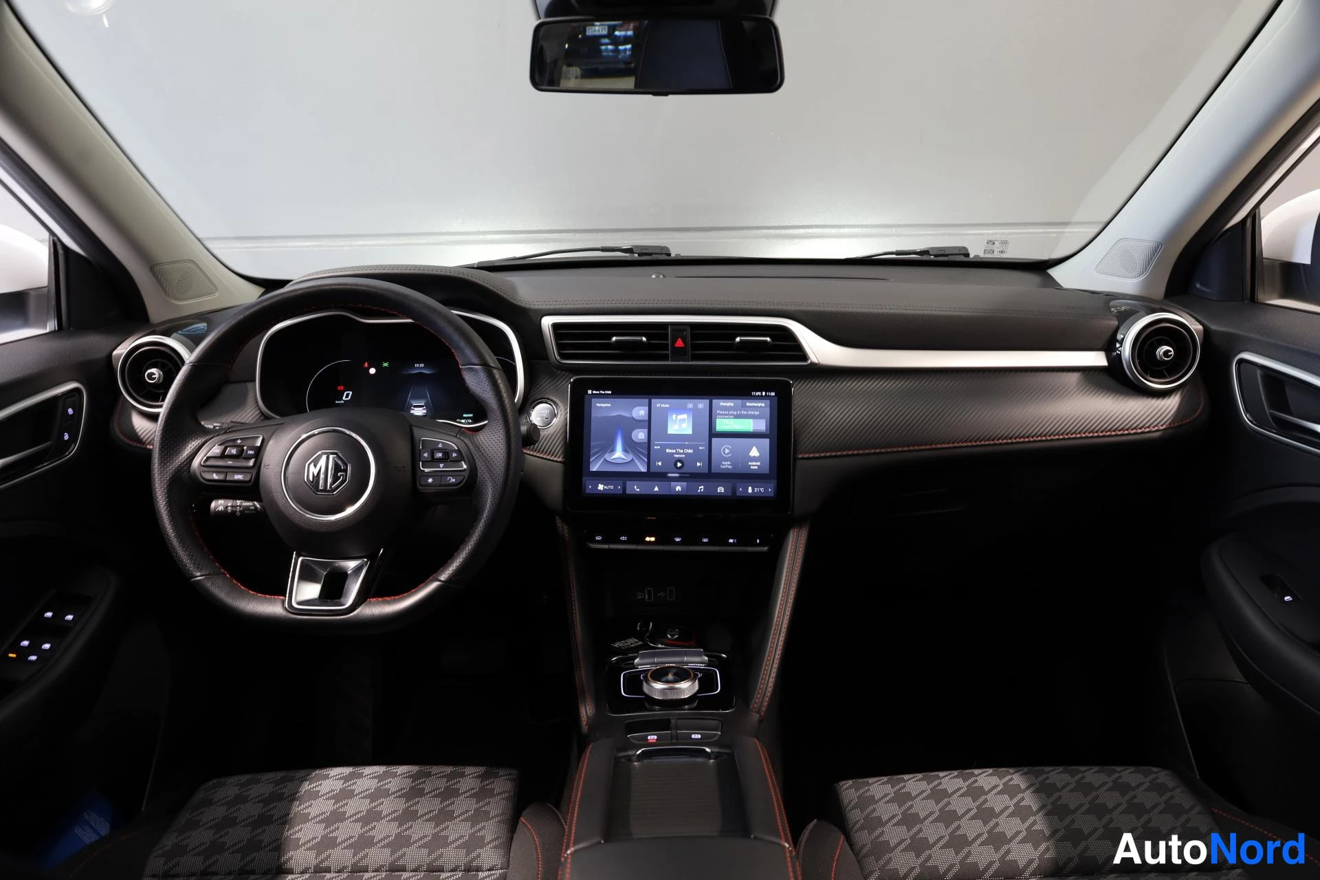 Valkoinen MG ZS 2023, ohjaamo, kuva 10