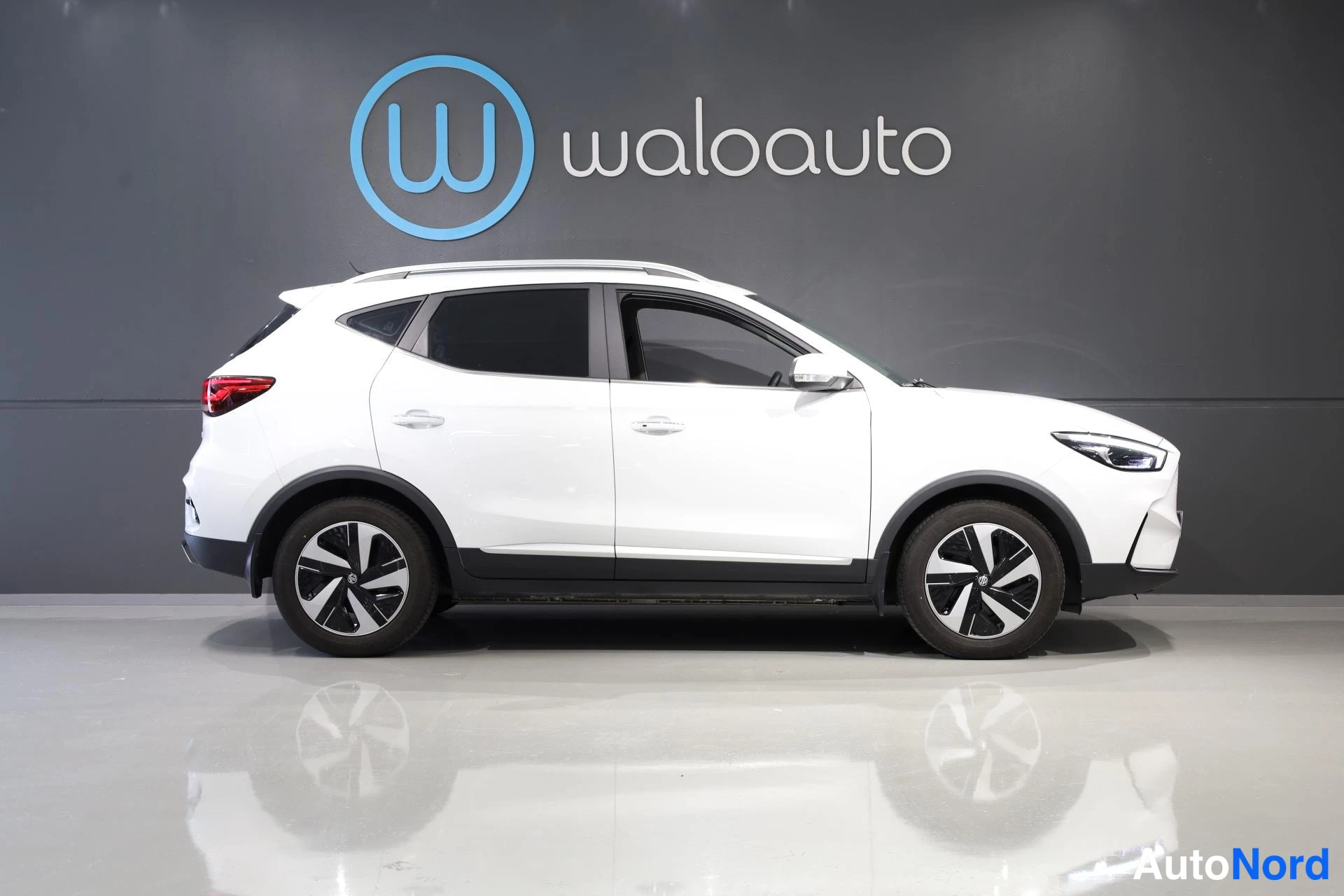 Valkoinen MG ZS 2023, sivulta, kuva 4
