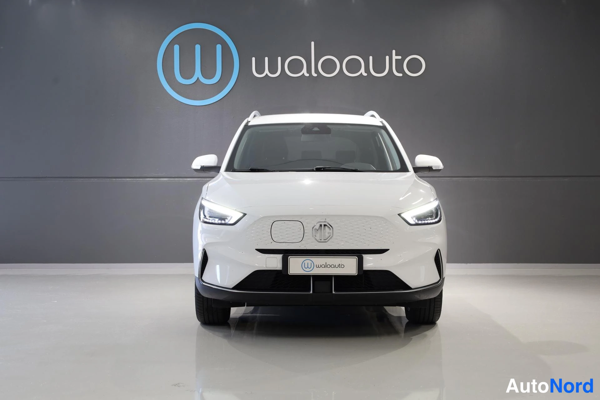 Valkoinen MG ZS 2023, edestä, kuva 3