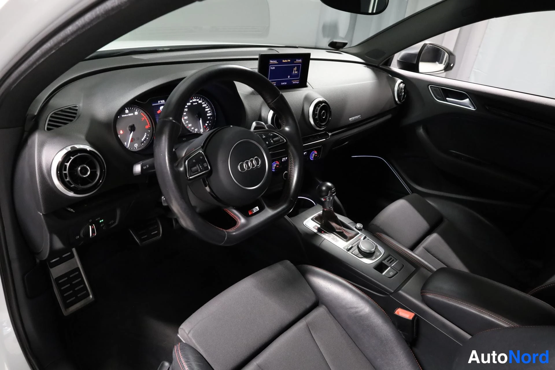 Valkoinen Audi S3 2014, ohjaamo, kuva 11