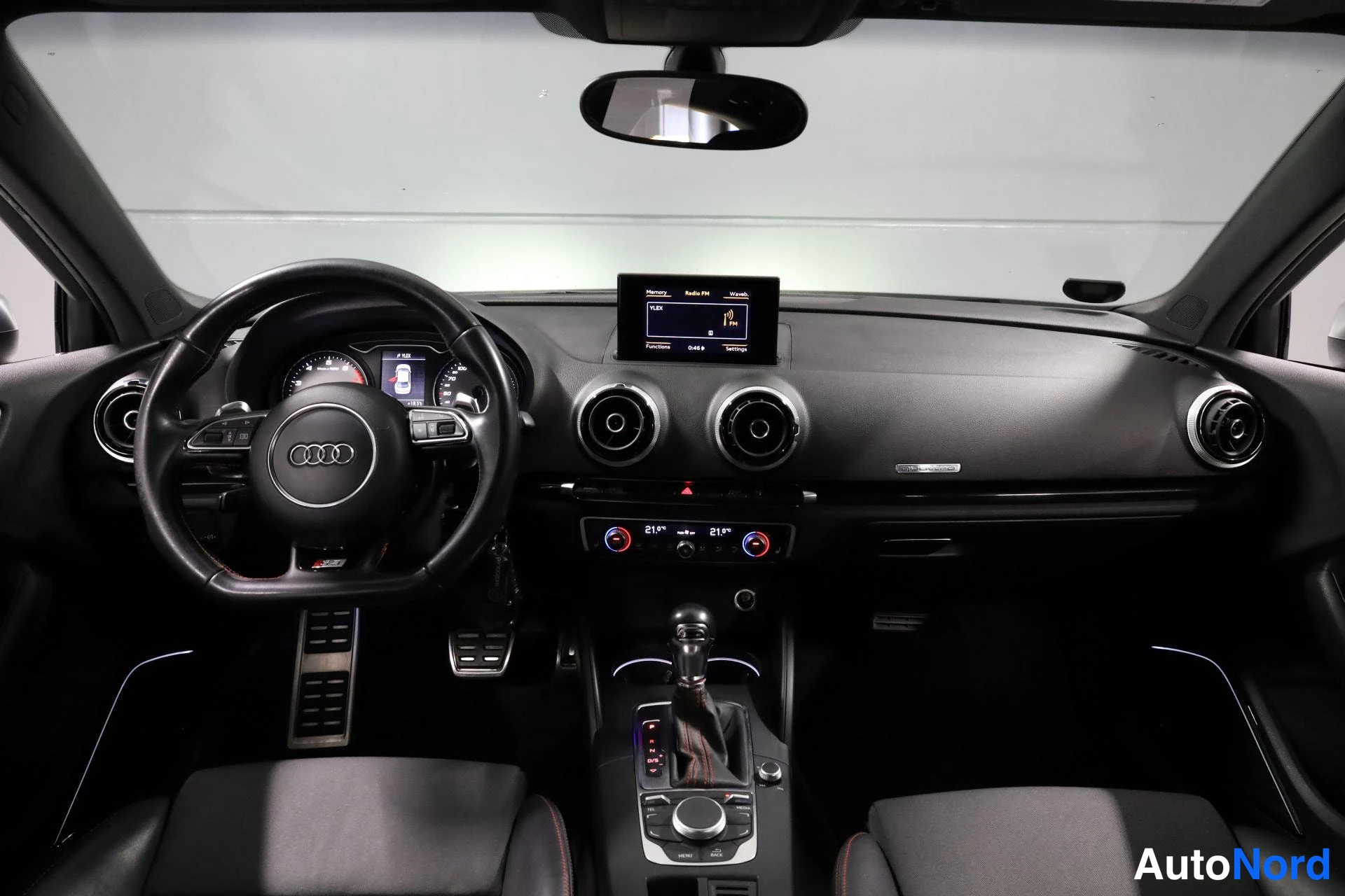 Valkoinen Audi S3 2014, ohjaamo, kuva 12