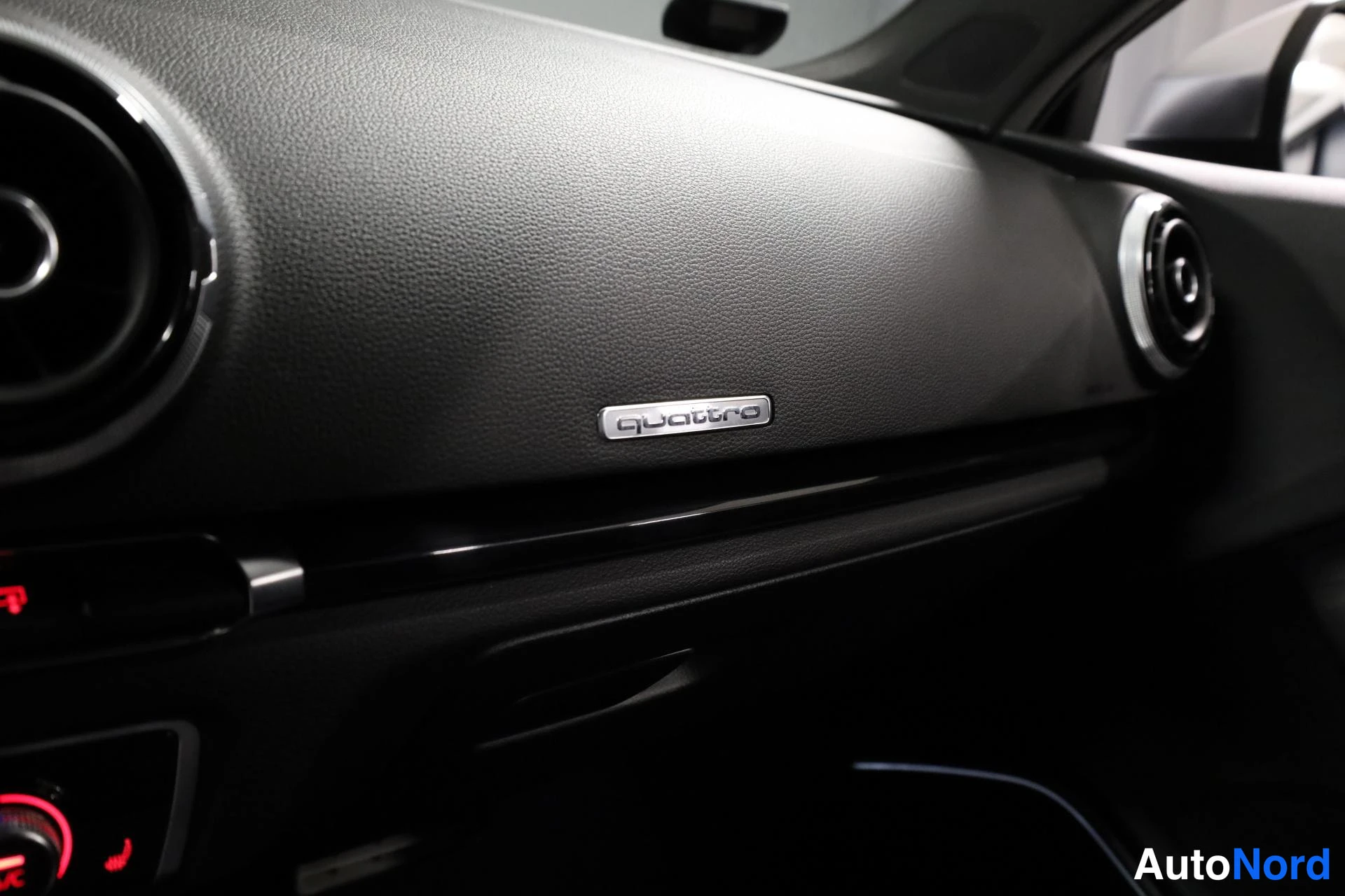 Valkoinen Audi S3 2014, yksityiskohta, kuva 27