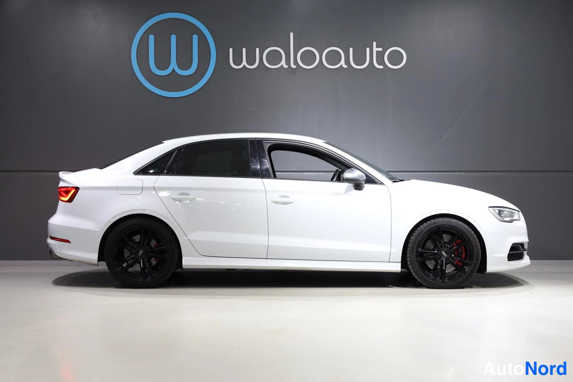Valkoinen Audi S3 2014, etuviisto, keula oikealle, kuva 2