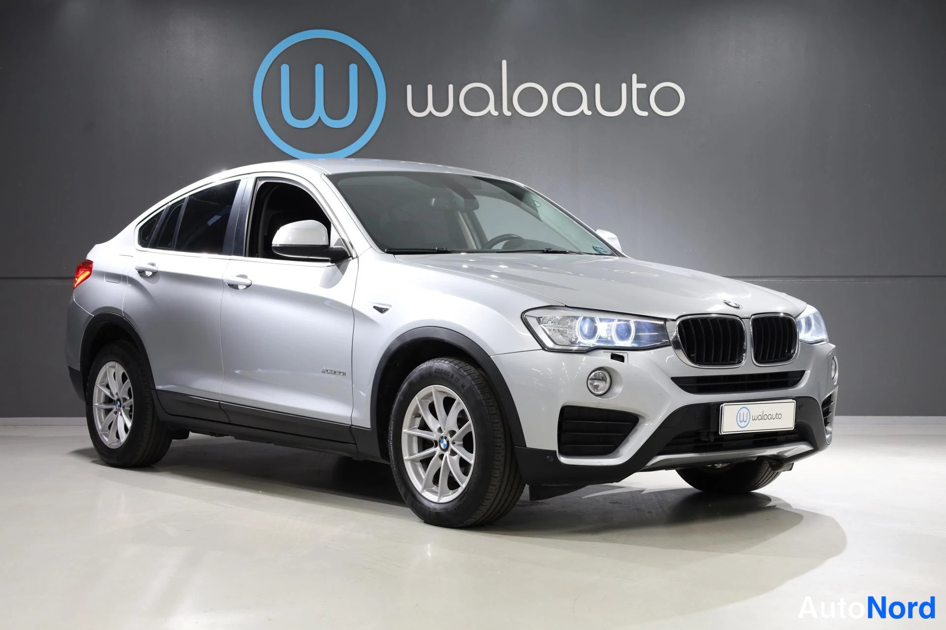 Hopea BMW X4 2015, etuviisto, keula oikealle, kuva 2