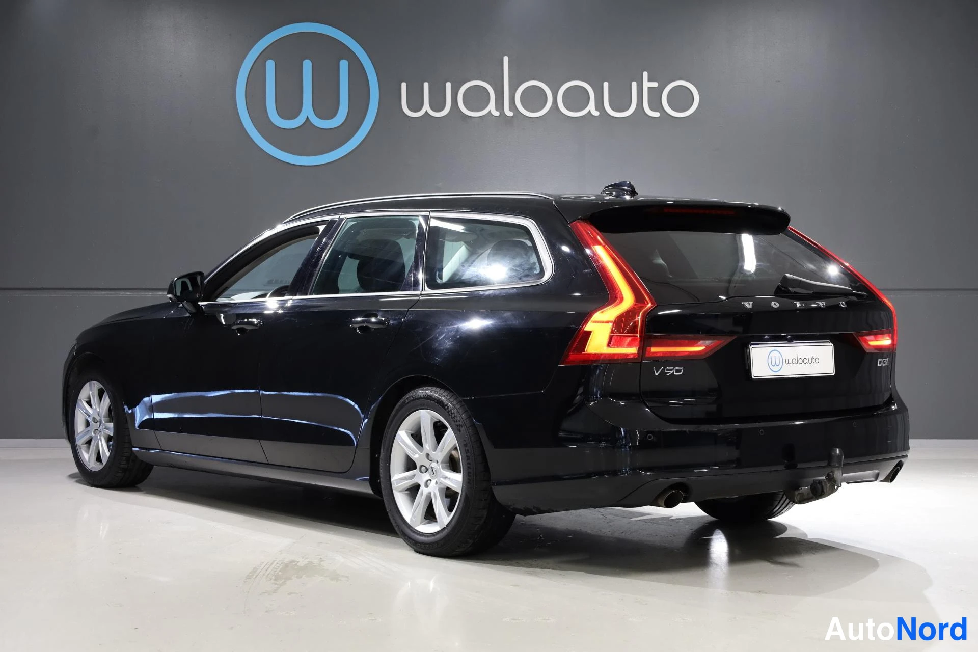Musta Volvo V90 2018, takaviisto, kuva 6