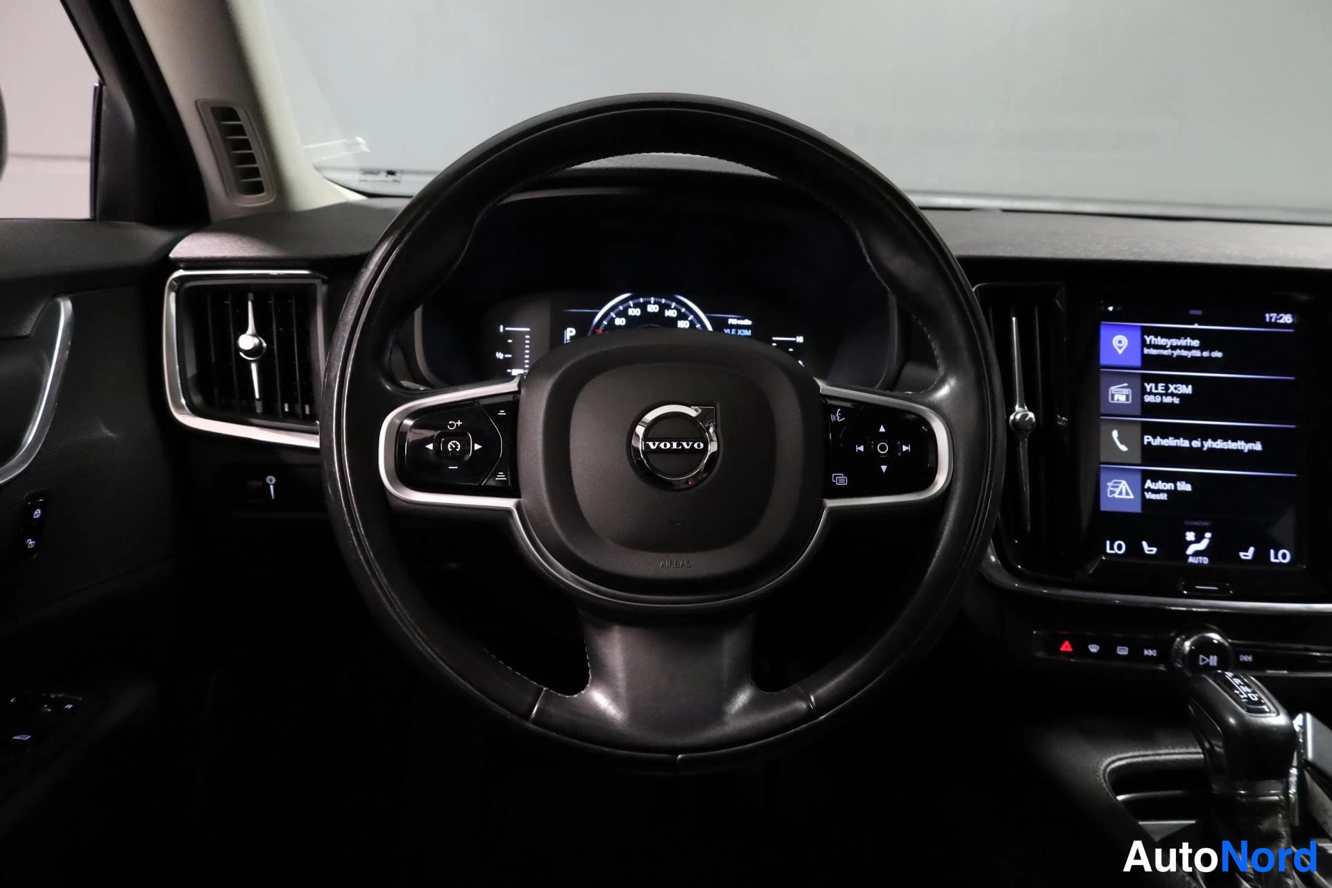 Musta Volvo V90 2018, yksityiskohta, kuva 17