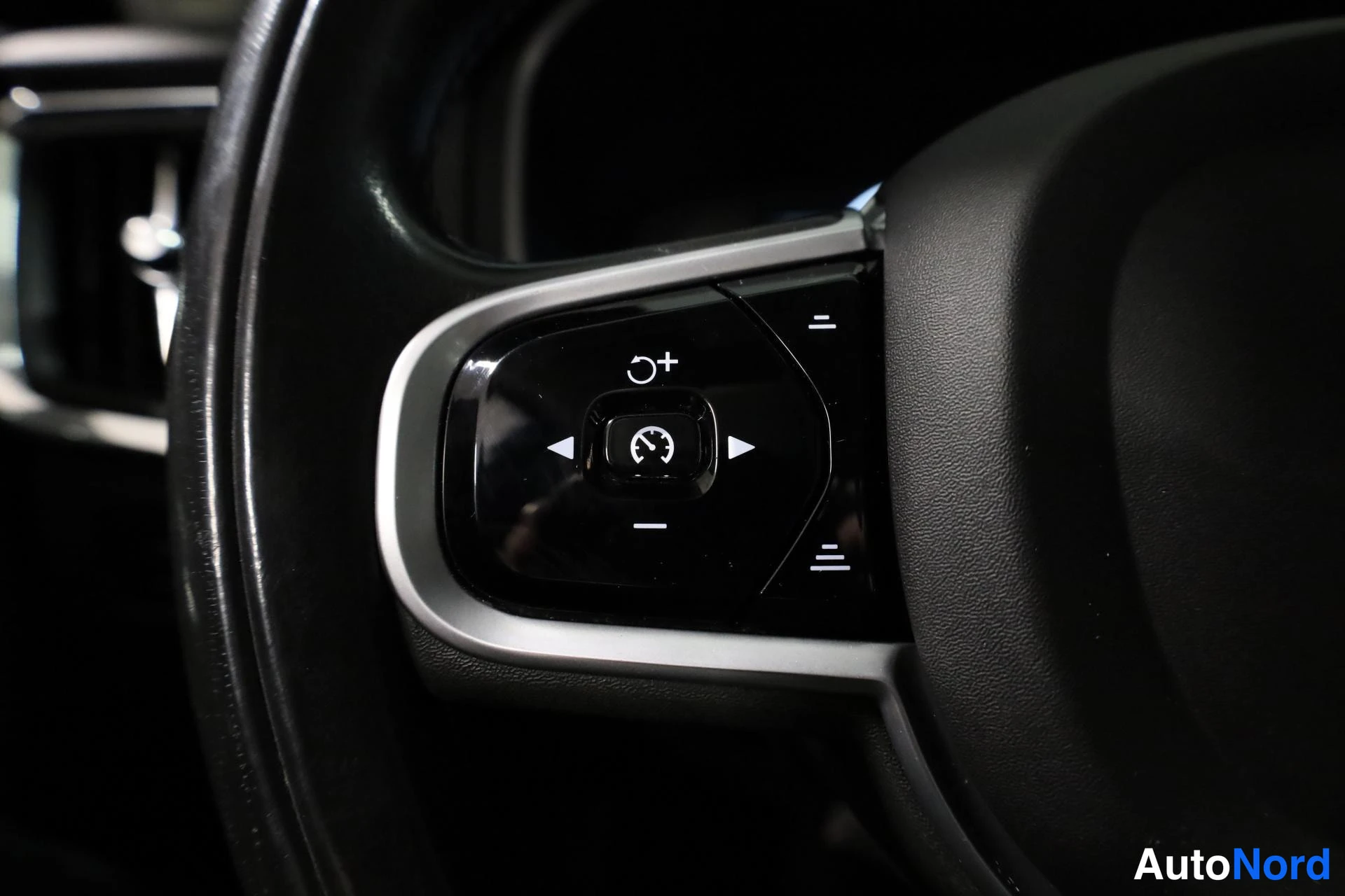 Musta Volvo V90 2018, yksityiskohta, kuva 27
