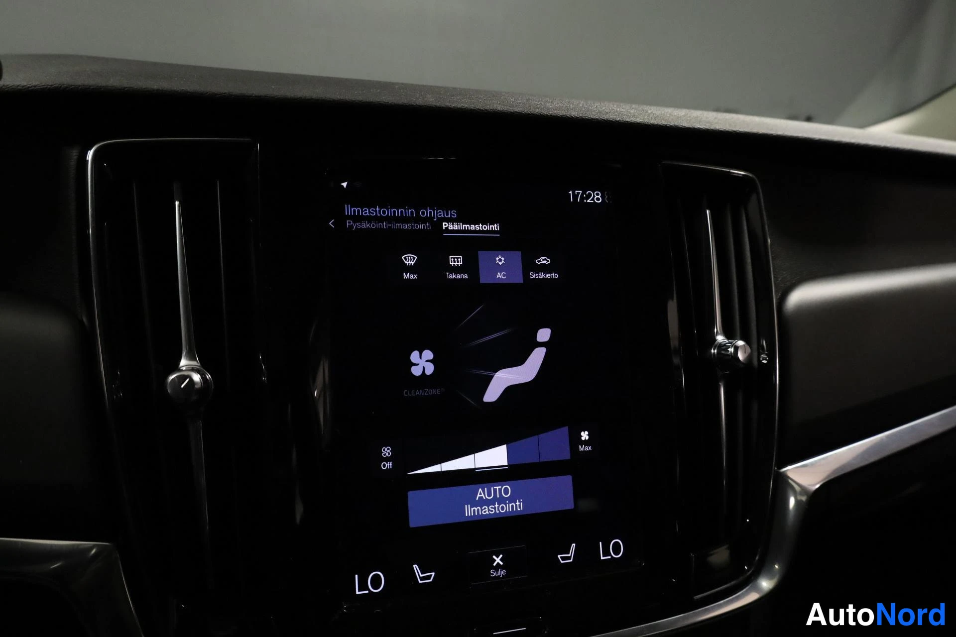 Musta Volvo V90 2018, yksityiskohta, kuva 21