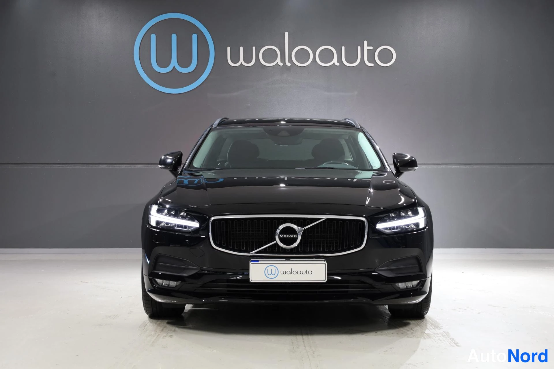 Musta Volvo V90 2018, edestä, kuva 4