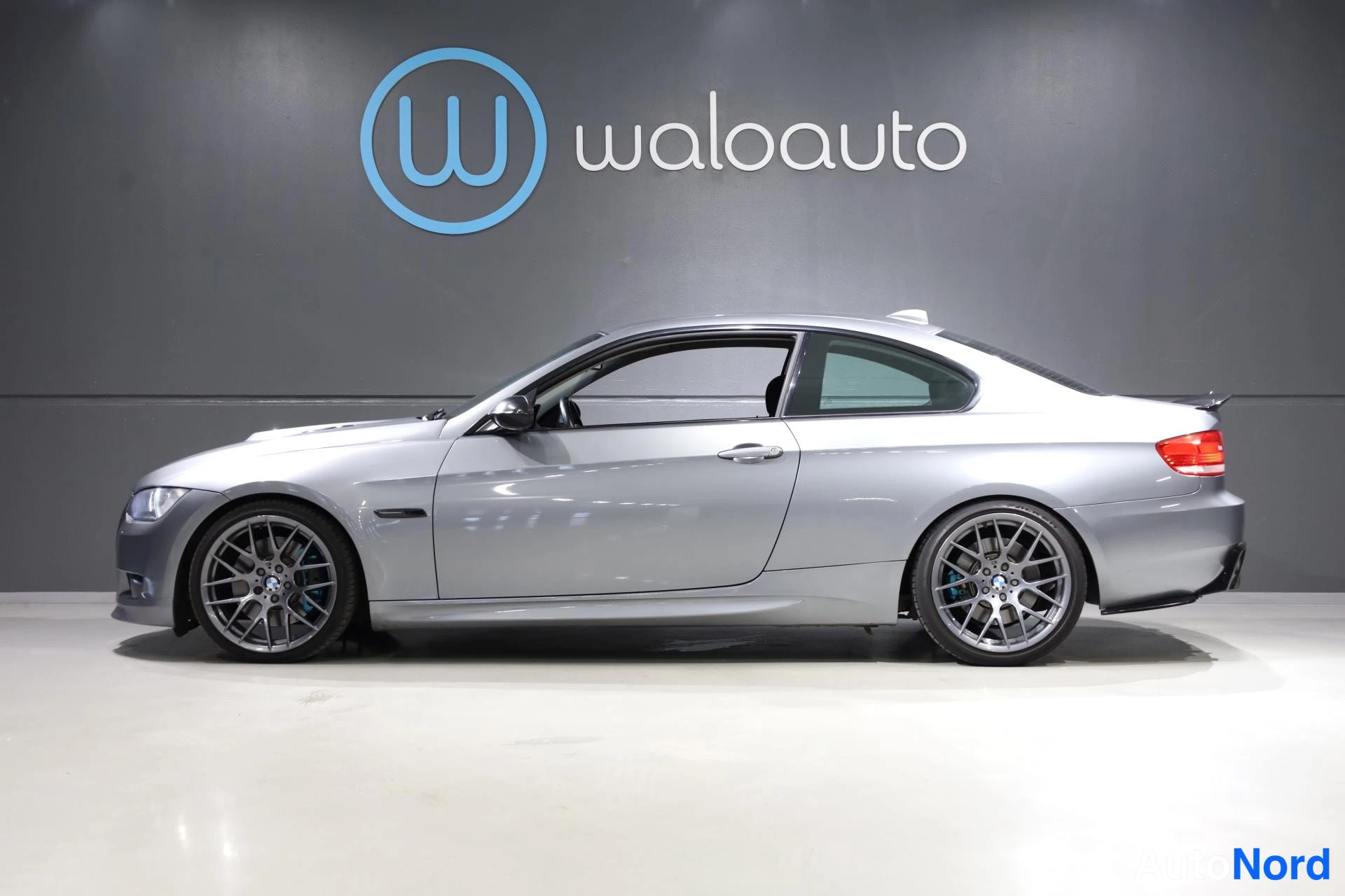 Harmaa BMW 335i 2007, etuviisto, keula vasemmalle, kuva 2