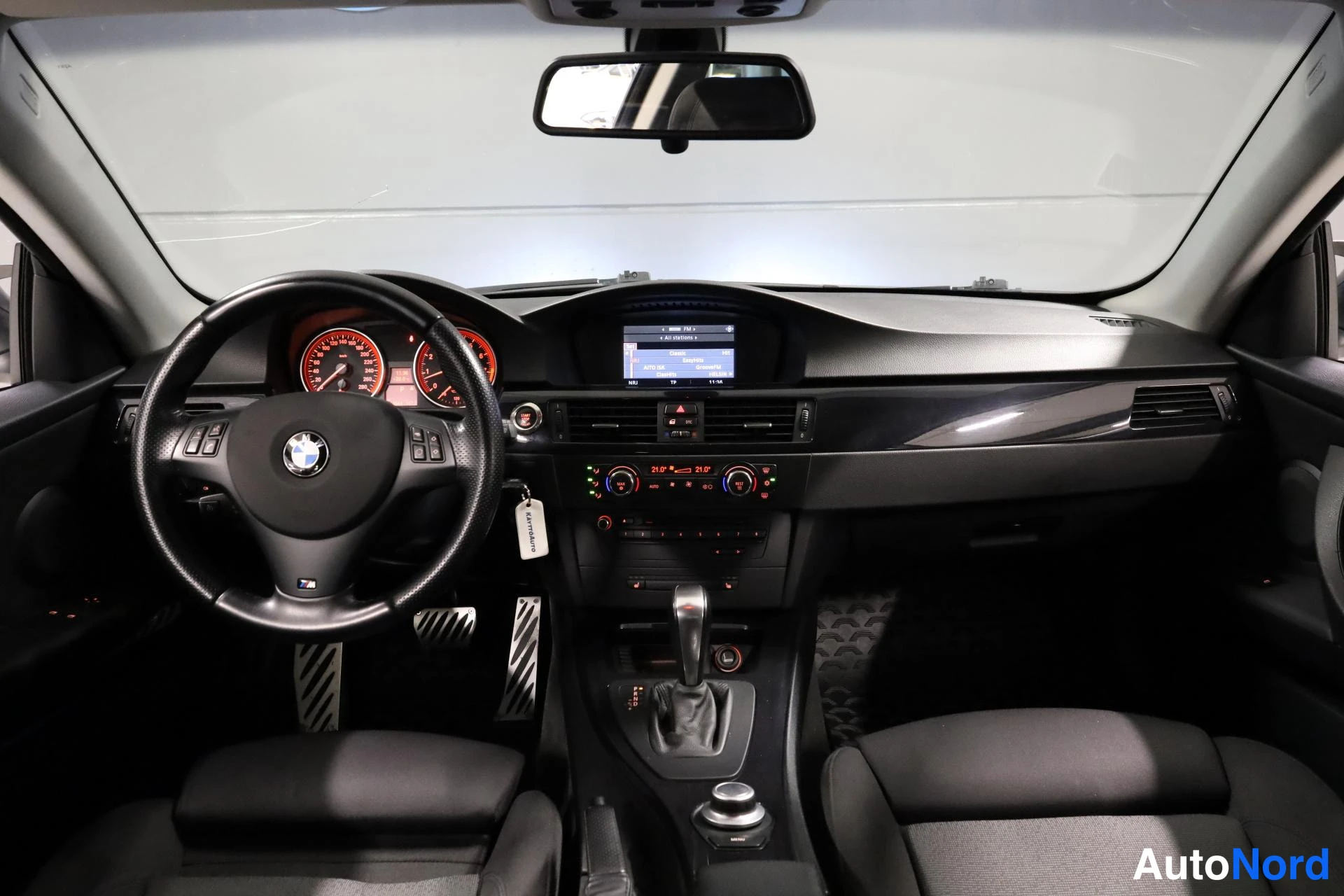 Harmaa BMW 335i 2007, ohjaamo, kuva 12