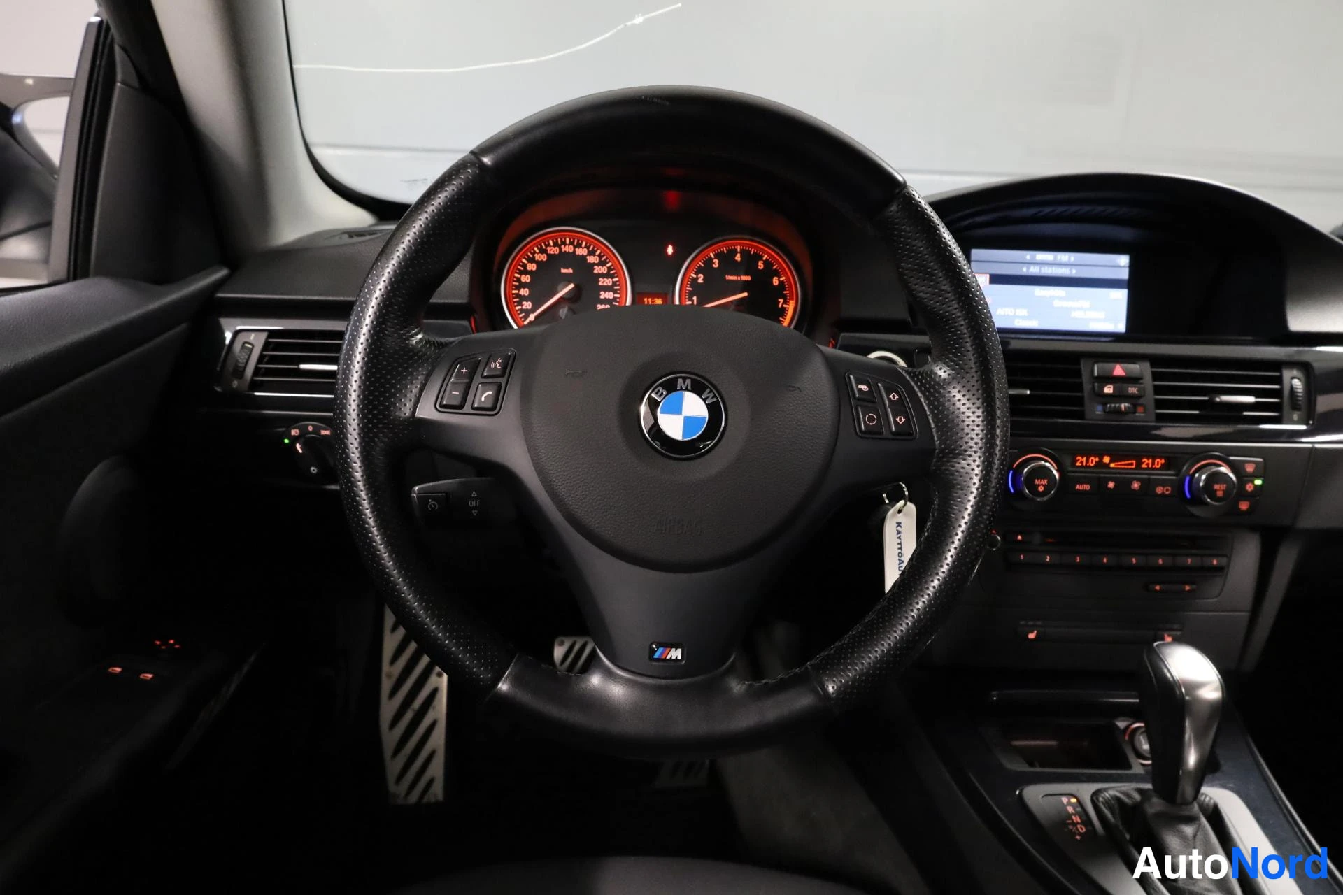 Harmaa BMW 335i 2007, yksityiskohta, kuva 17