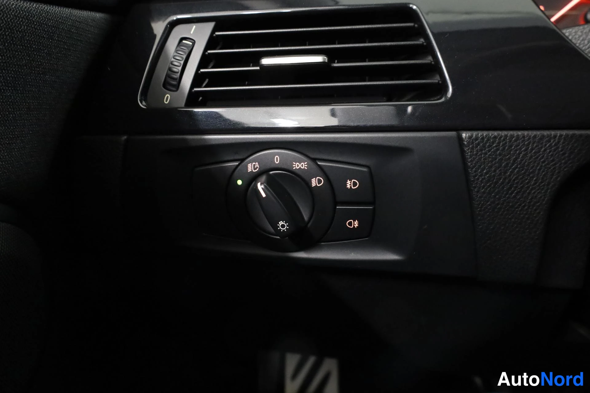 Harmaa BMW 335i 2007, yksityiskohta, kuva 26