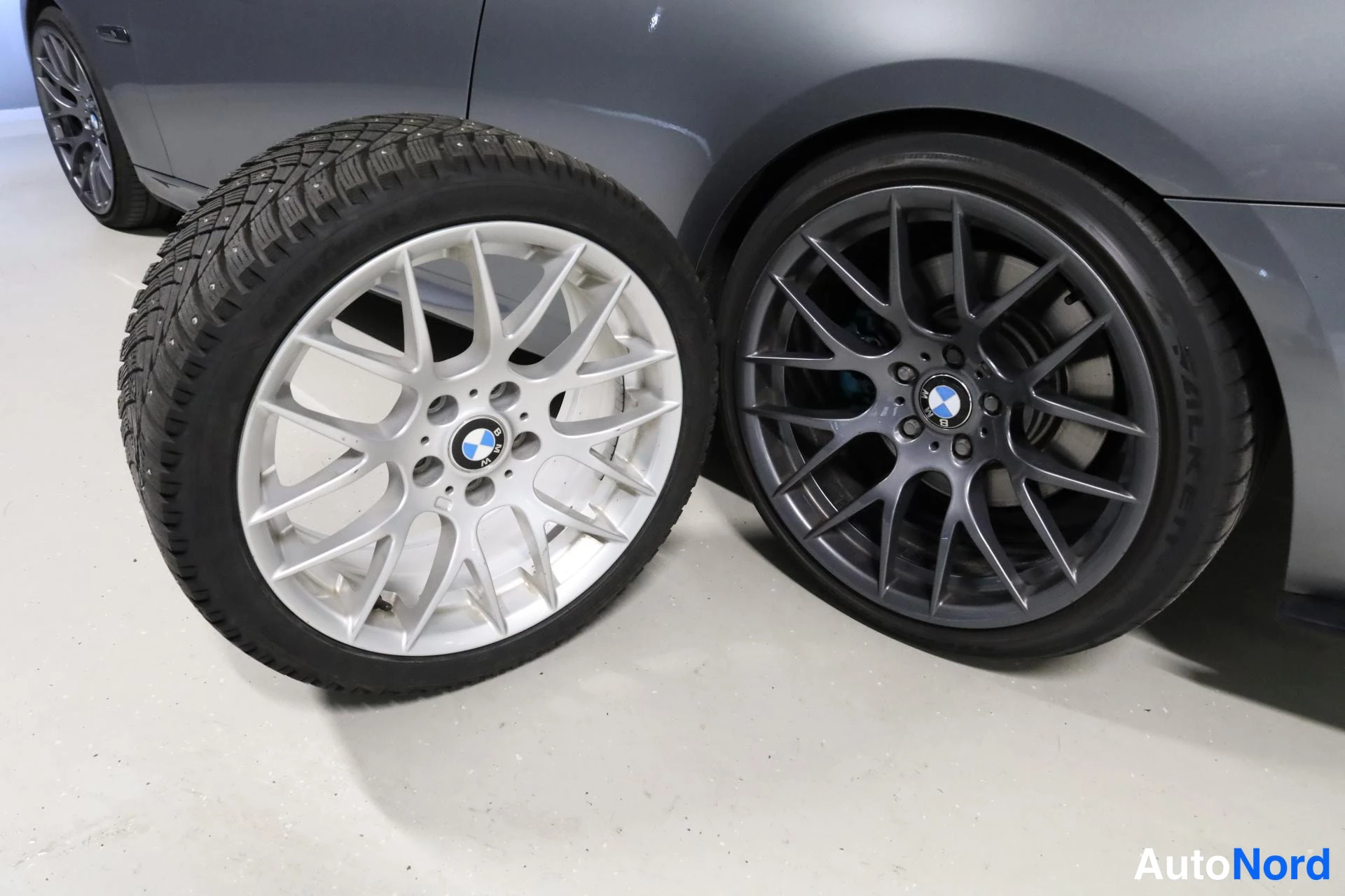 Harmaa BMW 335i 2007, yksityiskohta, kuva 28