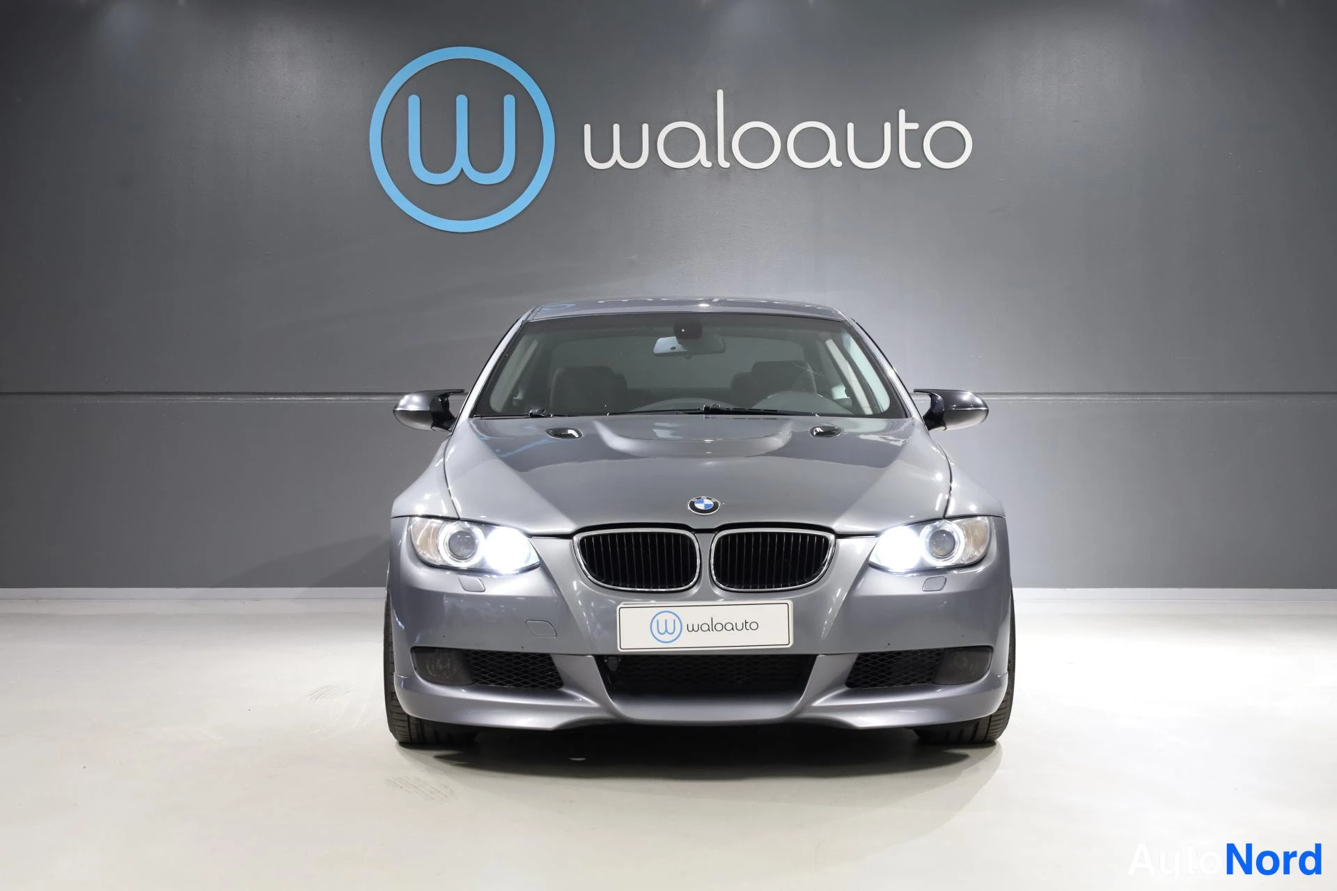 Harmaa BMW 335i 2007, edestä, kuva 4