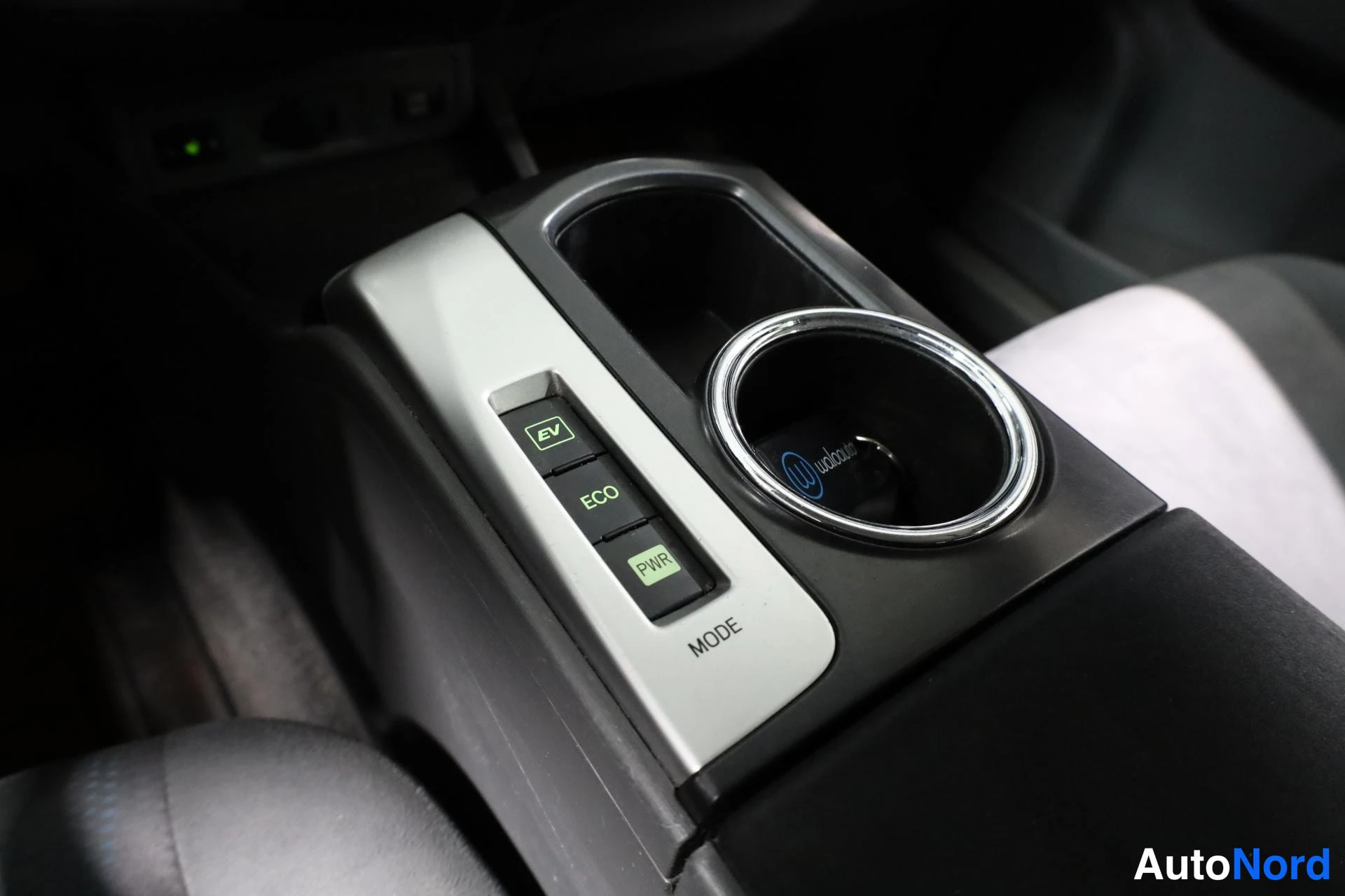 Valkoinen Toyota Prius+ 2013, yksityiskohta, kuva 24