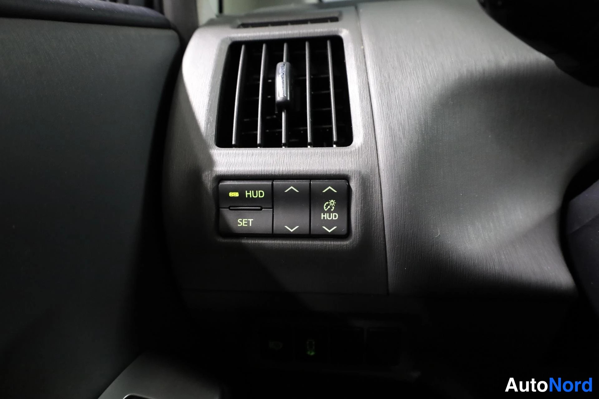 Valkoinen Toyota Prius+ 2013, yksityiskohta, kuva 26