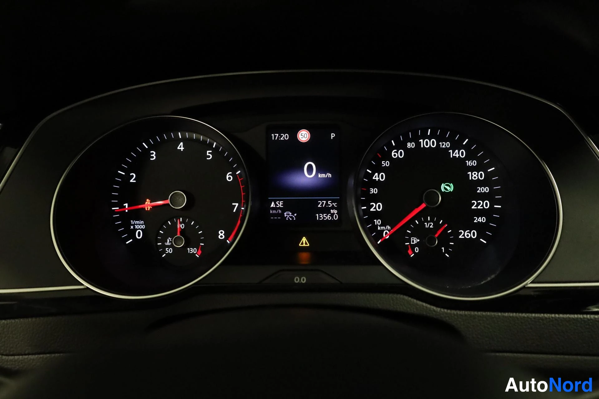 Harmaa Volkswagen Passat 2020, yksityiskohta, kuva 19