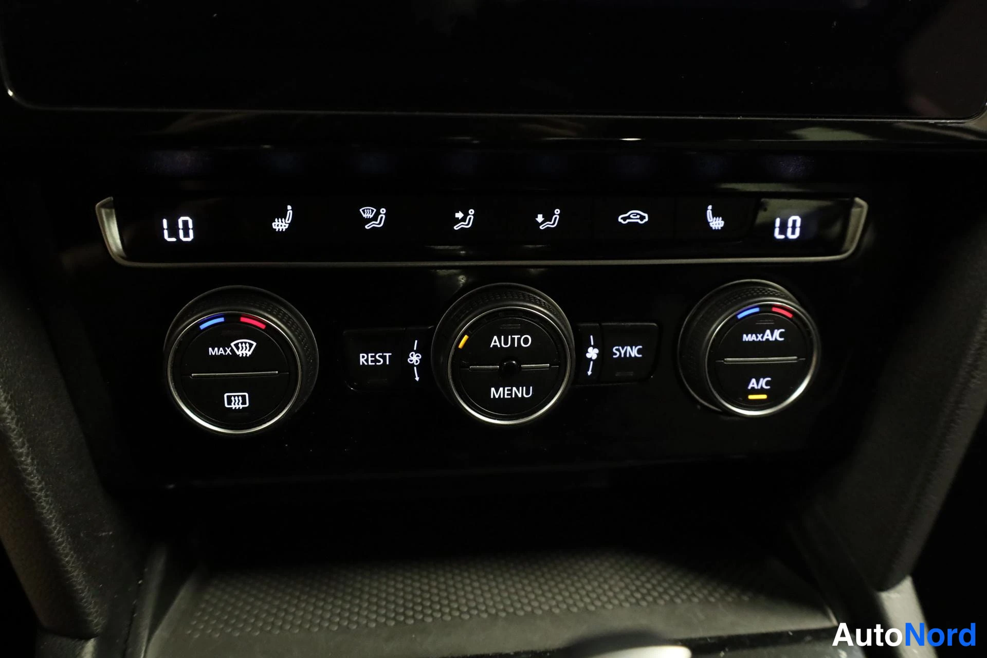 Harmaa Volkswagen Passat 2020, yksityiskohta, kuva 21
