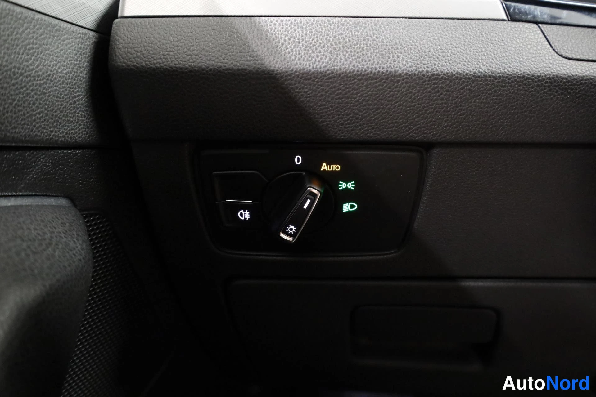 Harmaa Volkswagen Passat 2020, yksityiskohta, kuva 24