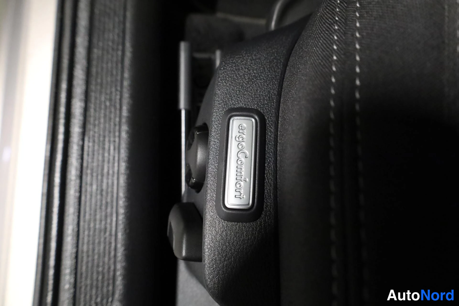 Harmaa Volkswagen Passat 2020, yksityiskohta, kuva 25