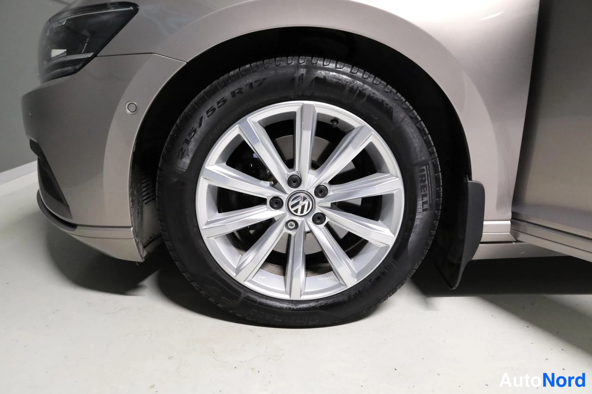 Harmaa Volkswagen Passat 2020, yksityiskohta, kuva 26