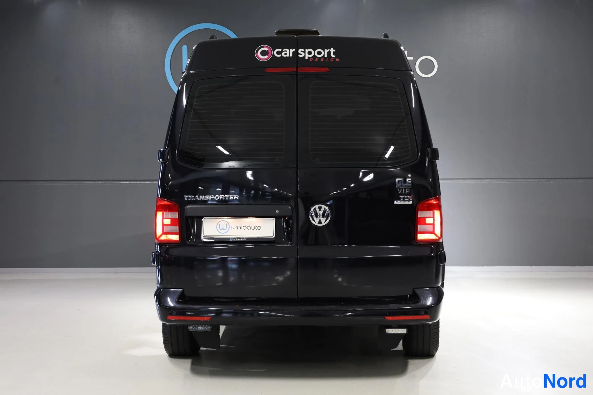 Musta Volkswagen Transporter 2015, takaa, kuva 8
