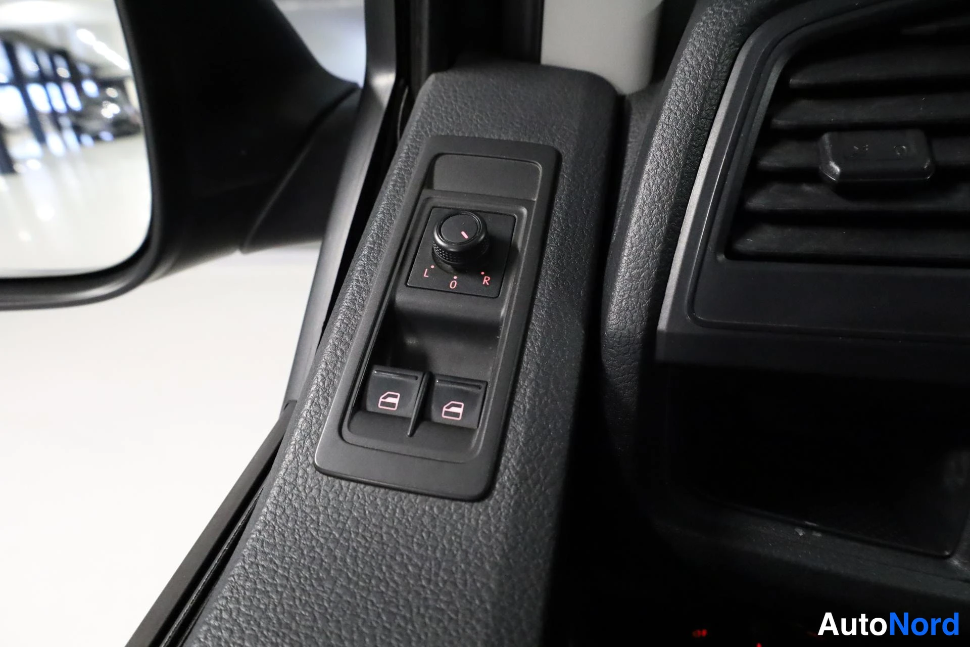 Musta Volkswagen Transporter 2015, yksityiskohta, kuva 26