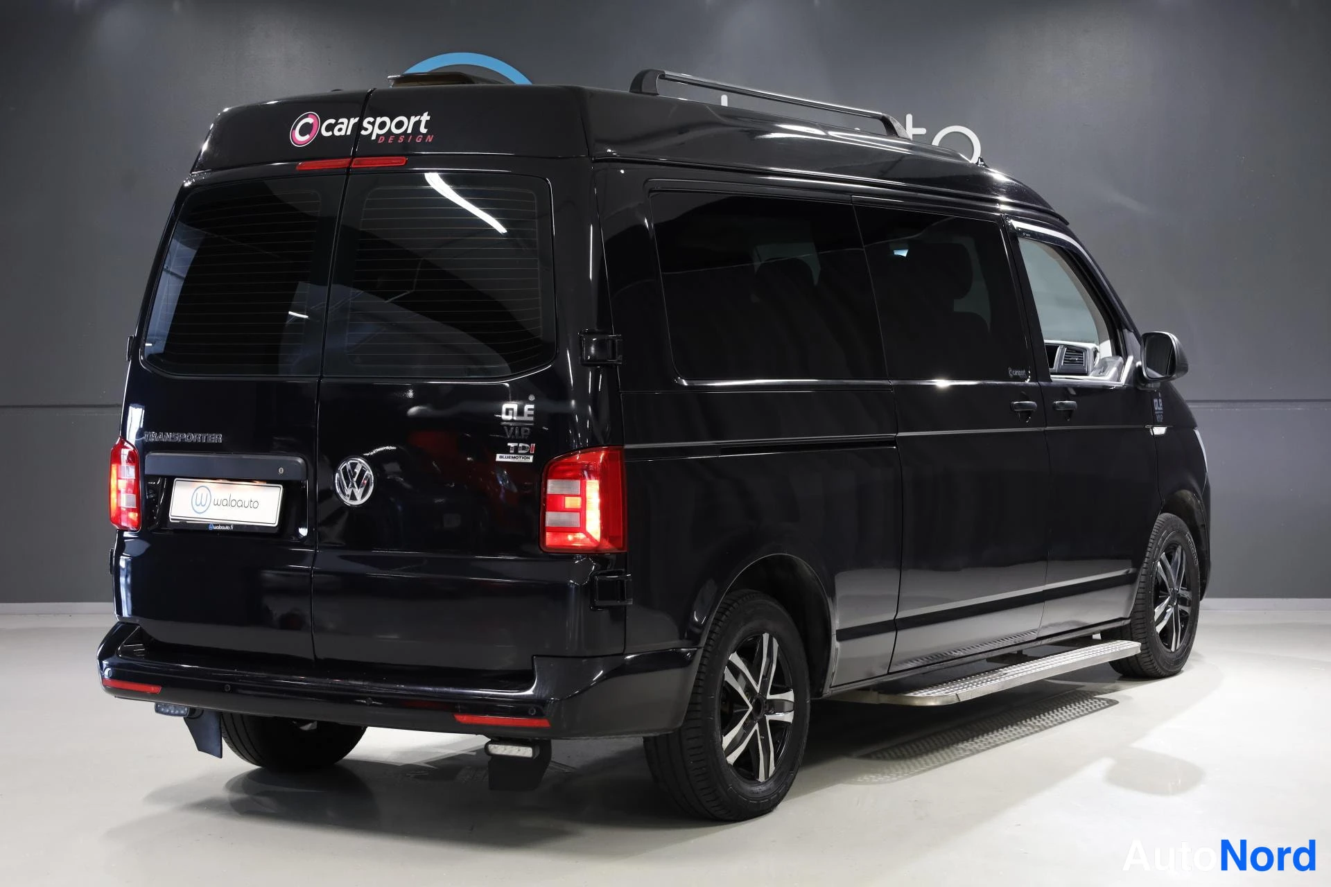 Musta Volkswagen Transporter 2015, takaviisto, kuva 7