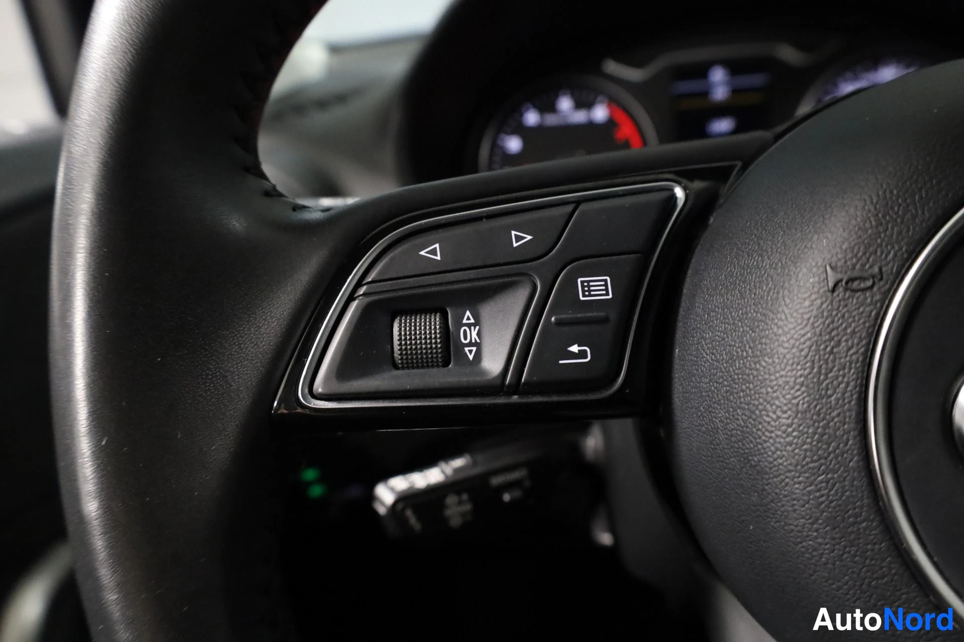 Harmaa Audi Q2 2019, yksityiskohta, kuva 18