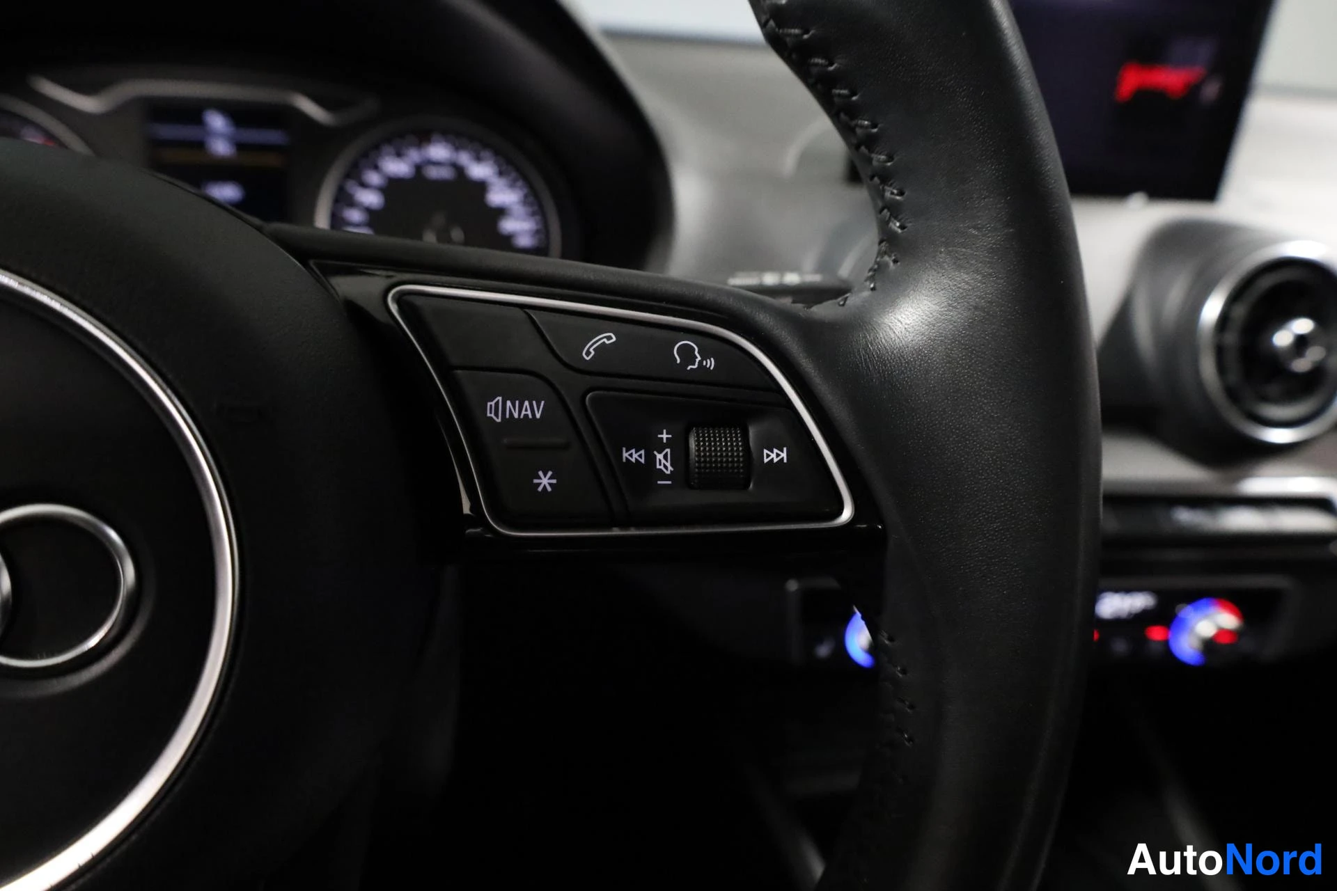 Harmaa Audi Q2 2019, yksityiskohta, kuva 19