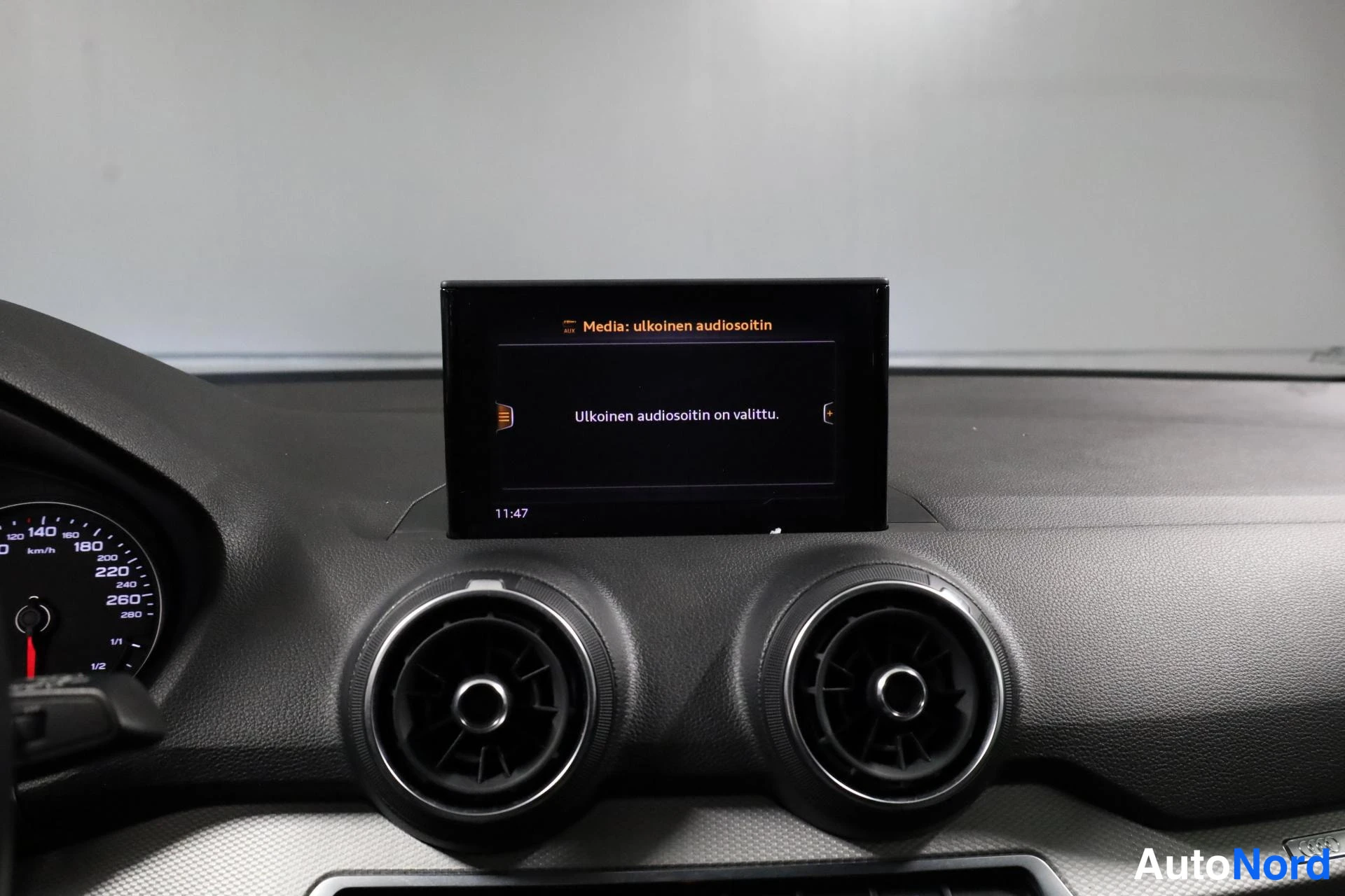 Harmaa Audi Q2 2019, yksityiskohta, kuva 22