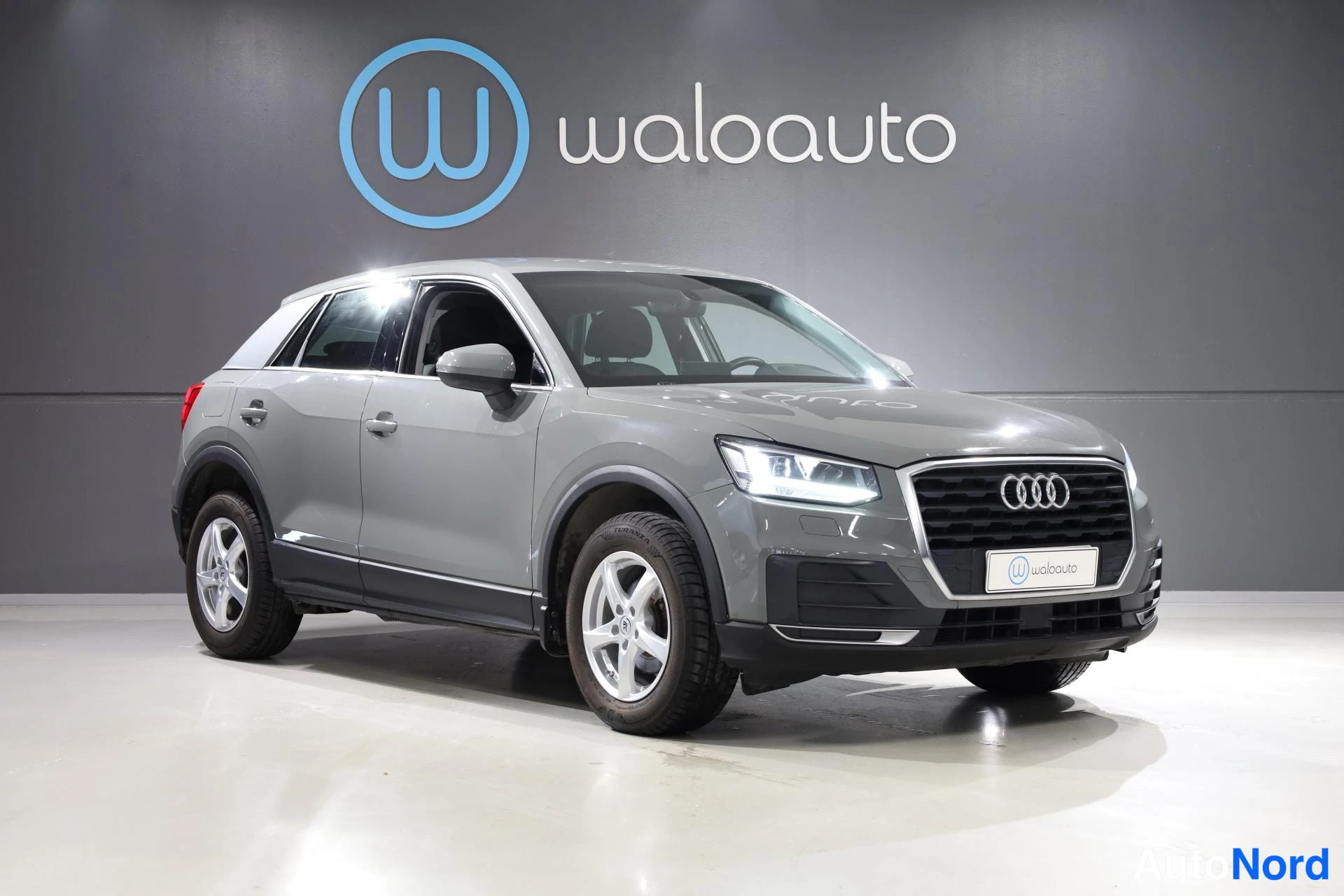 Harmaa Audi Q2 2019, etuviisto, keula oikealle, kuva 4