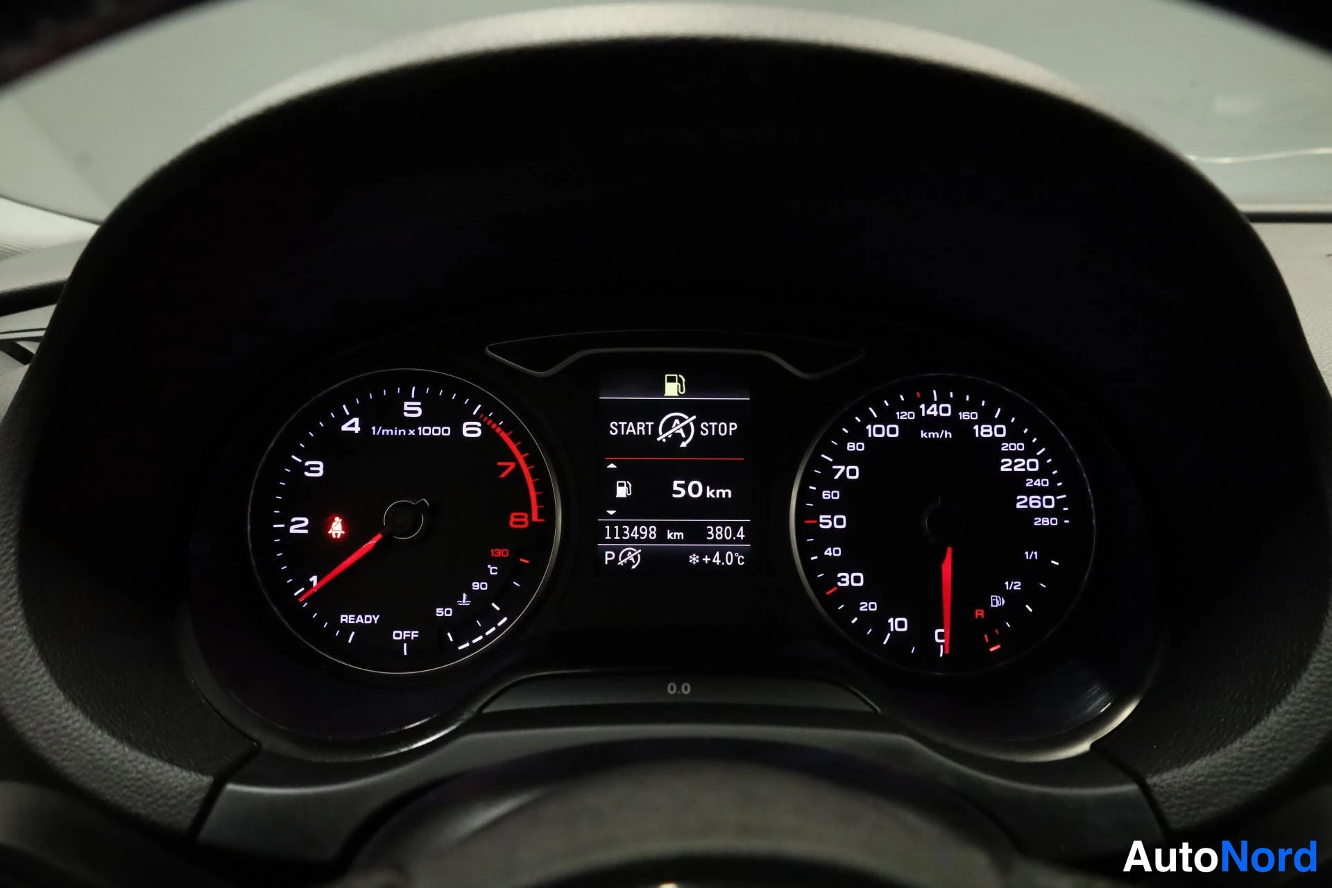 Sininen Audi A3 2017, yksityiskohta, kuva 16