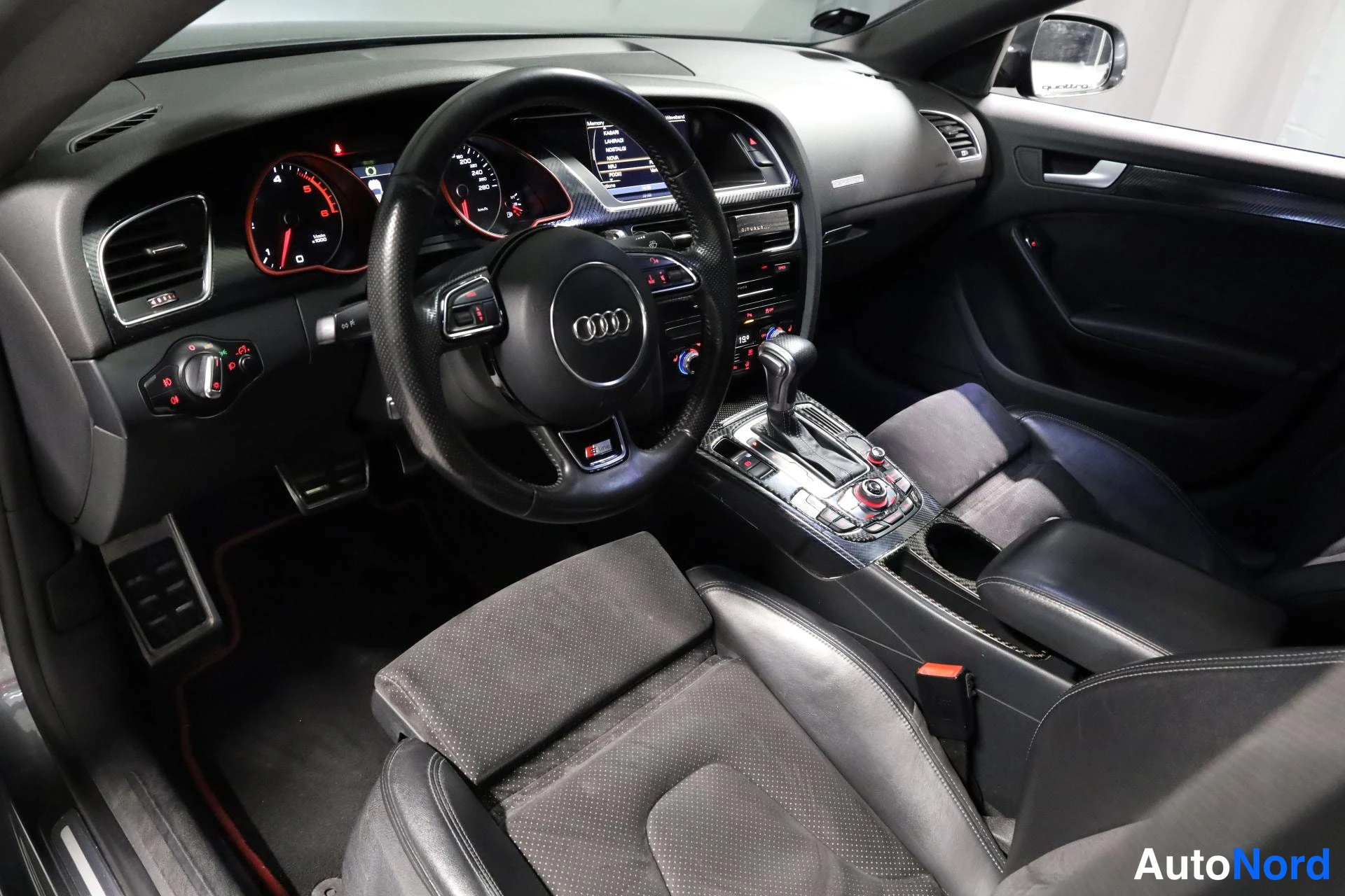 Harmaa Audi A5 2012, ohjaamo, kuva 9