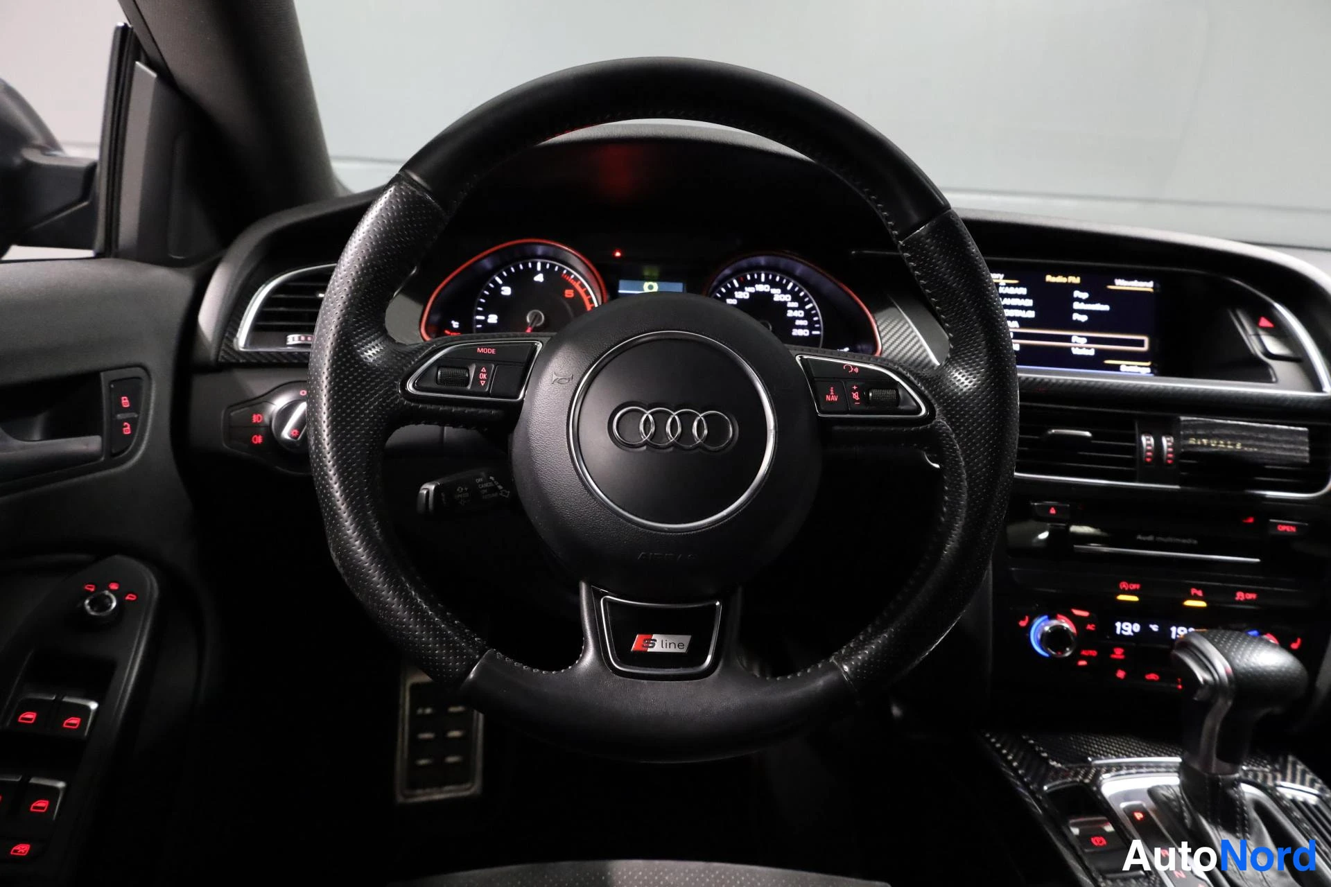 Harmaa Audi A5 2012, ohjaamo, kuva 12