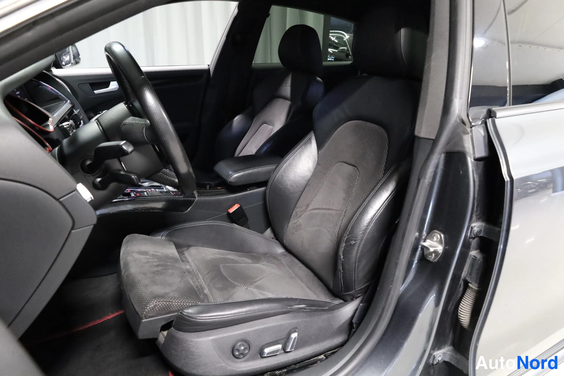 Harmaa Audi A5 2012, etuistuimet, kuva 13
