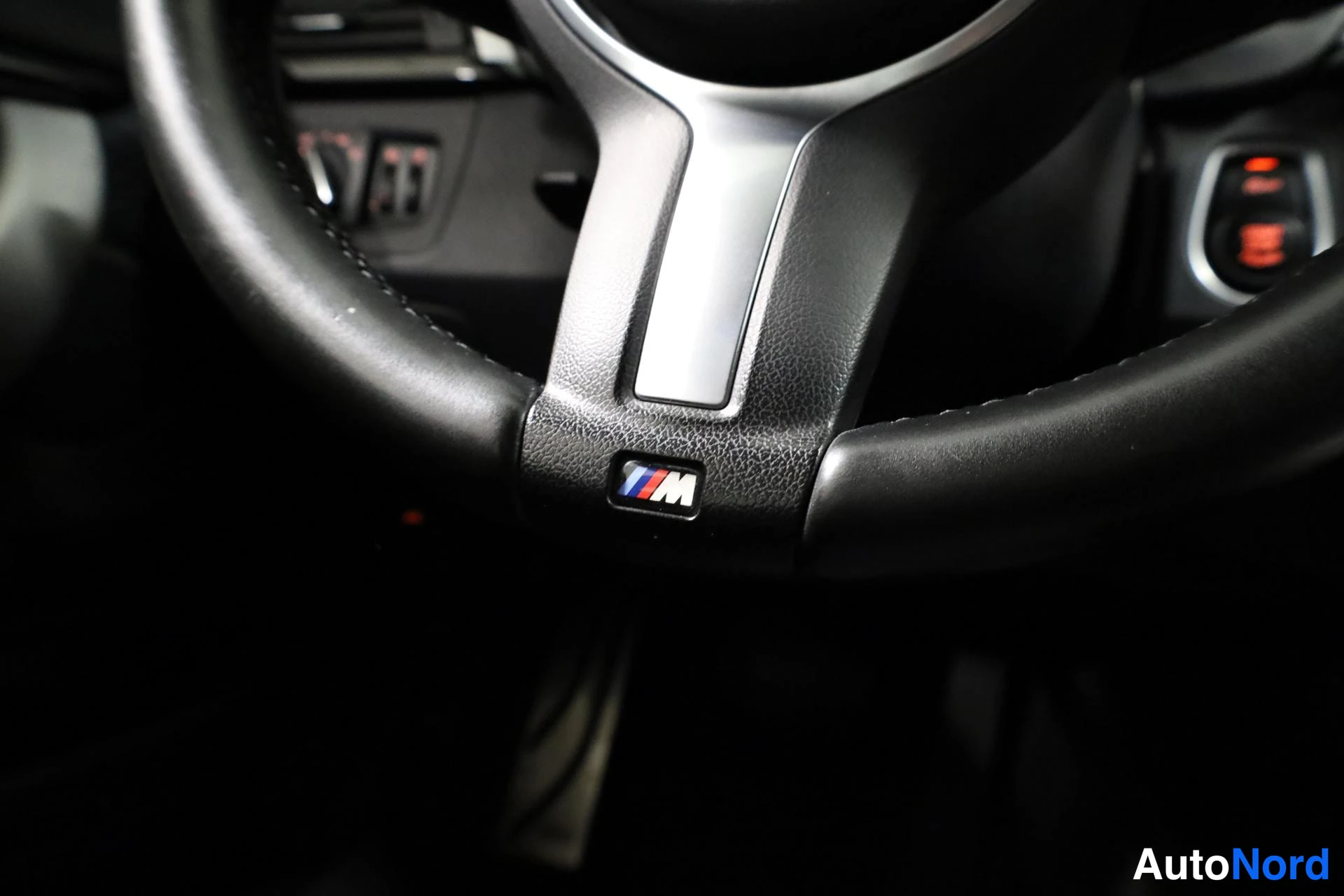 Valkoinen BMW 328i xDrive 2016, yksityiskohta, kuva 20