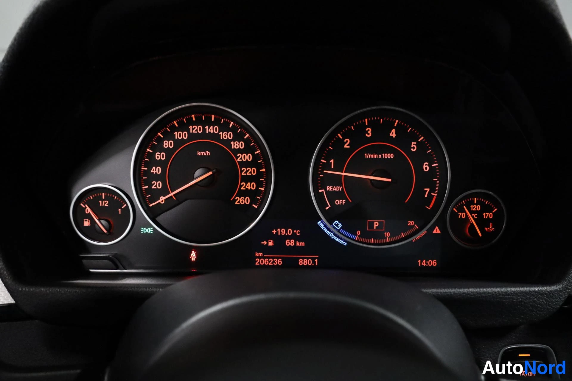 Valkoinen BMW 328i xDrive 2016, yksityiskohta, kuva 22