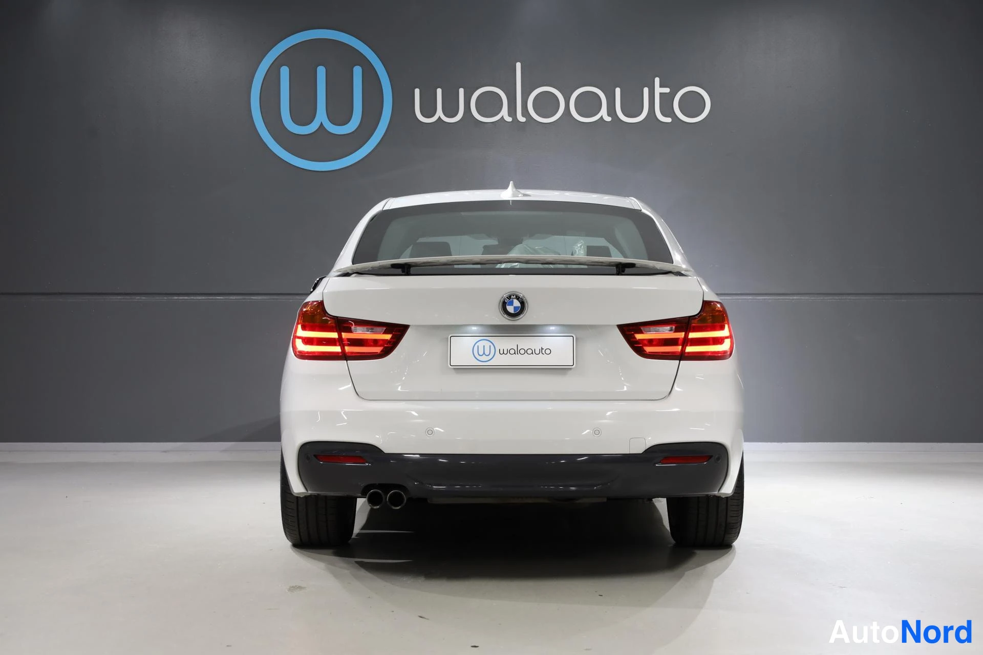 Valkoinen BMW 328i xDrive 2016, takaa, kuva 8
