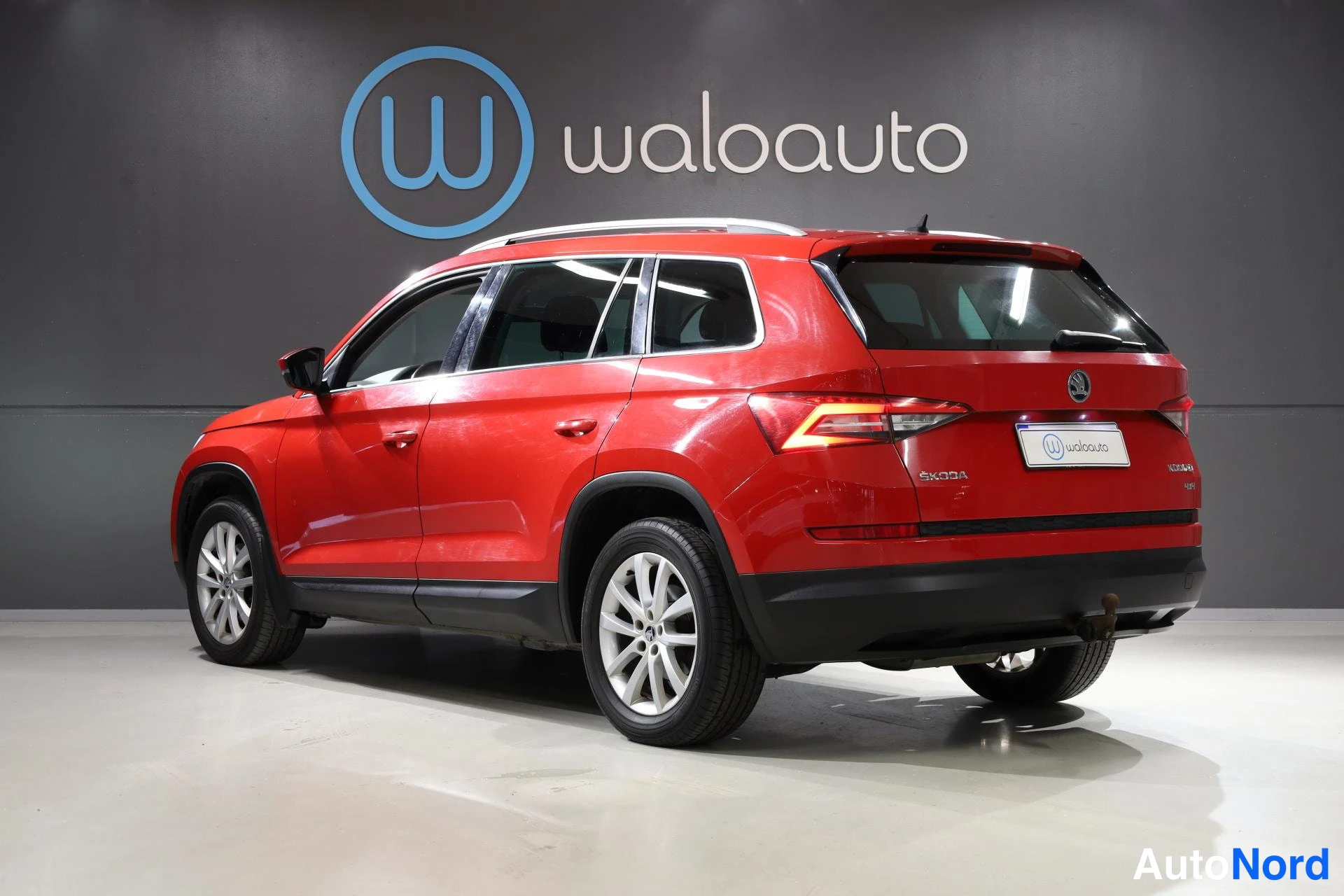 Punainen Skoda Kodiaq 2017, takaviisto, kuva 6