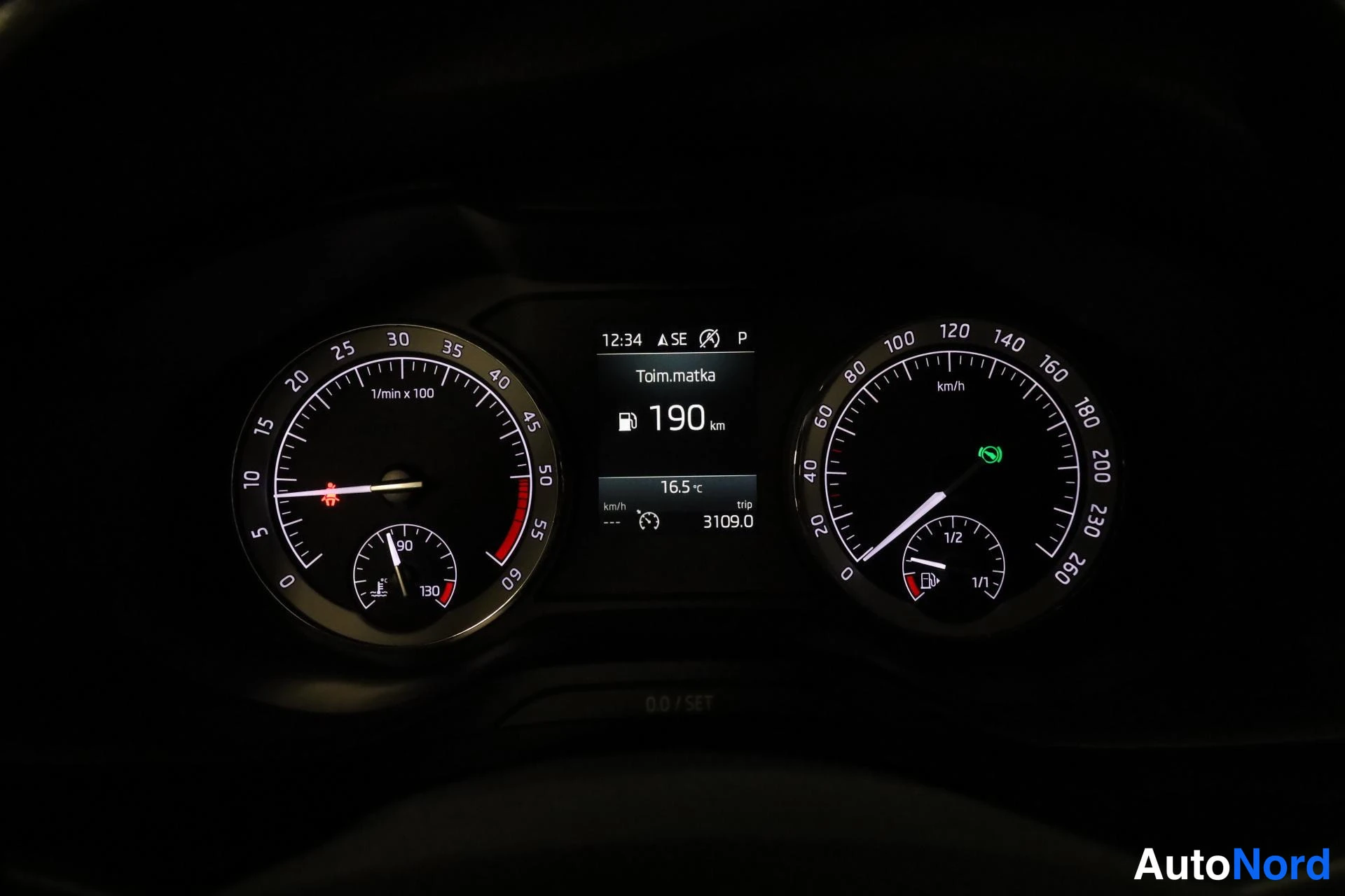 Punainen Skoda Kodiaq 2017, yksityiskohta, kuva 26